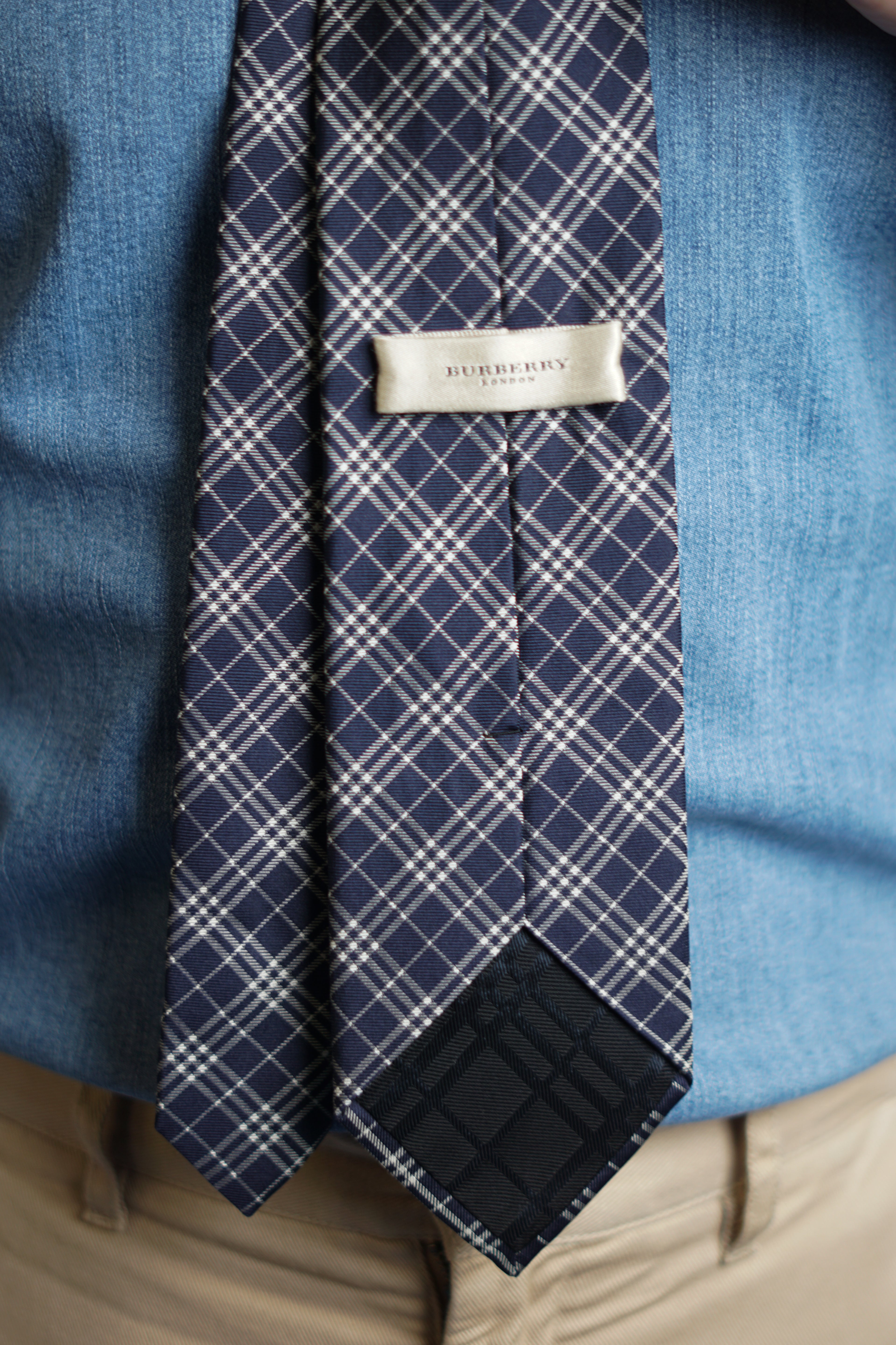 Burberry Seidenkrawatte mit dunklem, klassischem Muster