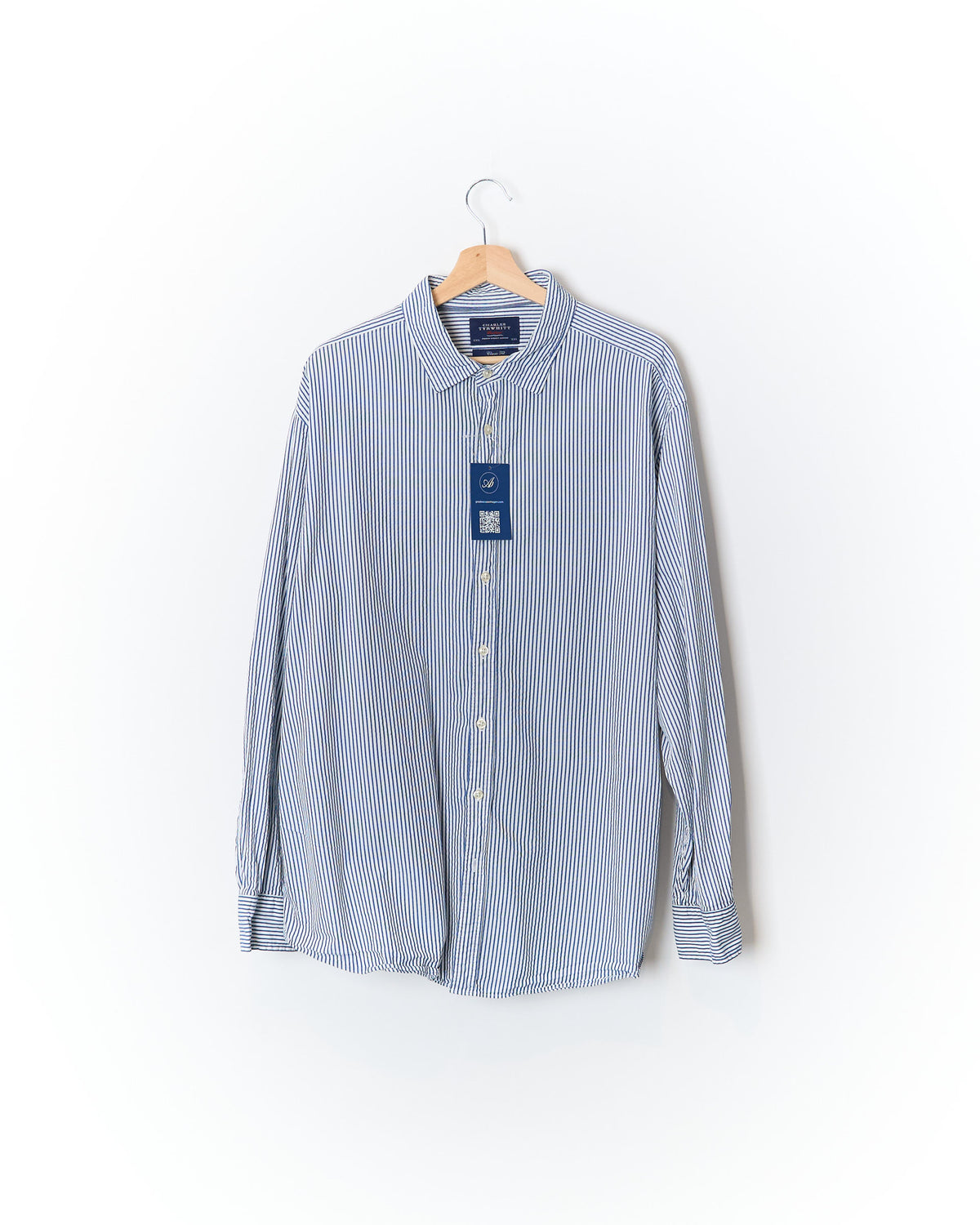 Charles Tyrwhitt Navy and White Striped Seersucker Weekend Classic Fit Cotton Shirt