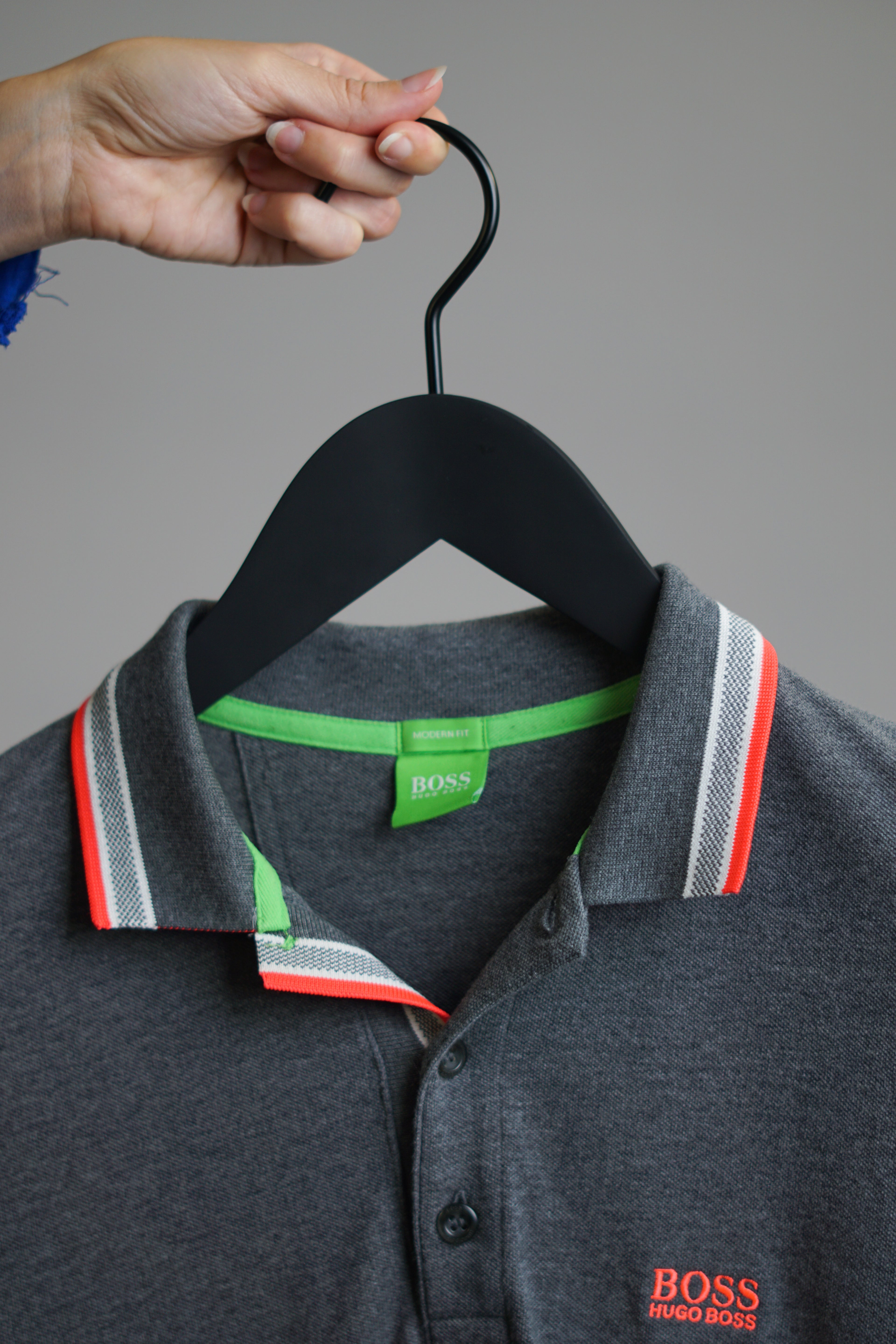 Hugo Boss – Graues, langärmliges Poloshirt mit moderner Passform