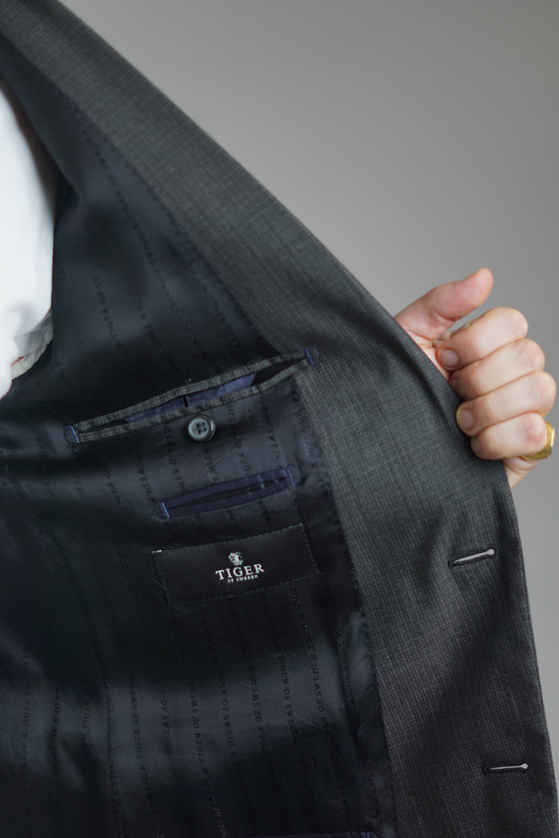 Tiger of Sweden Dunkelgrauer Blazer aus Wolle und Seide