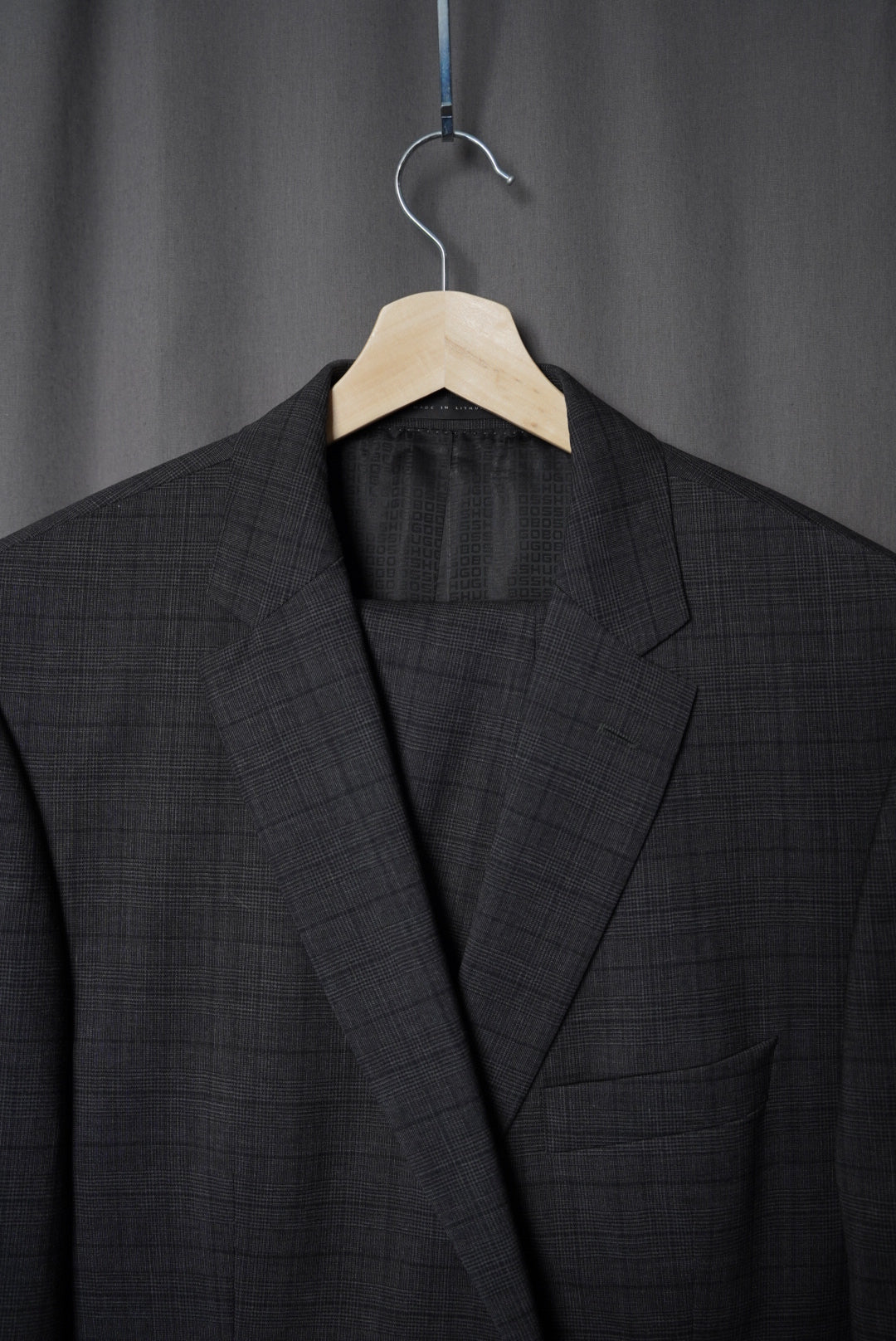 Hugo Boss Dark Grey Checkered Strech Virgin Wool Suit