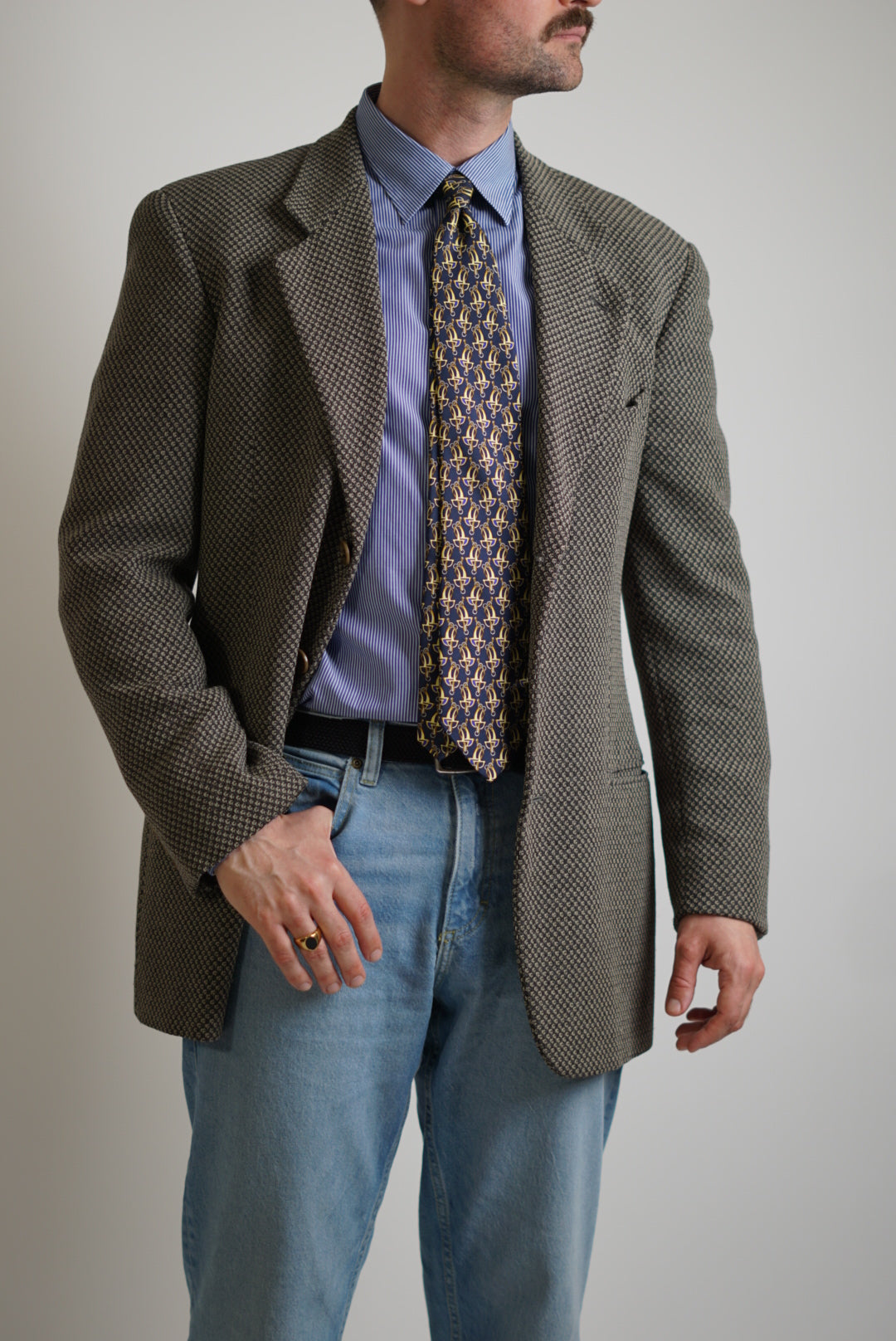 Marineblaue Seidenkrawatte mit Kettenmuster von Pierre Balmain