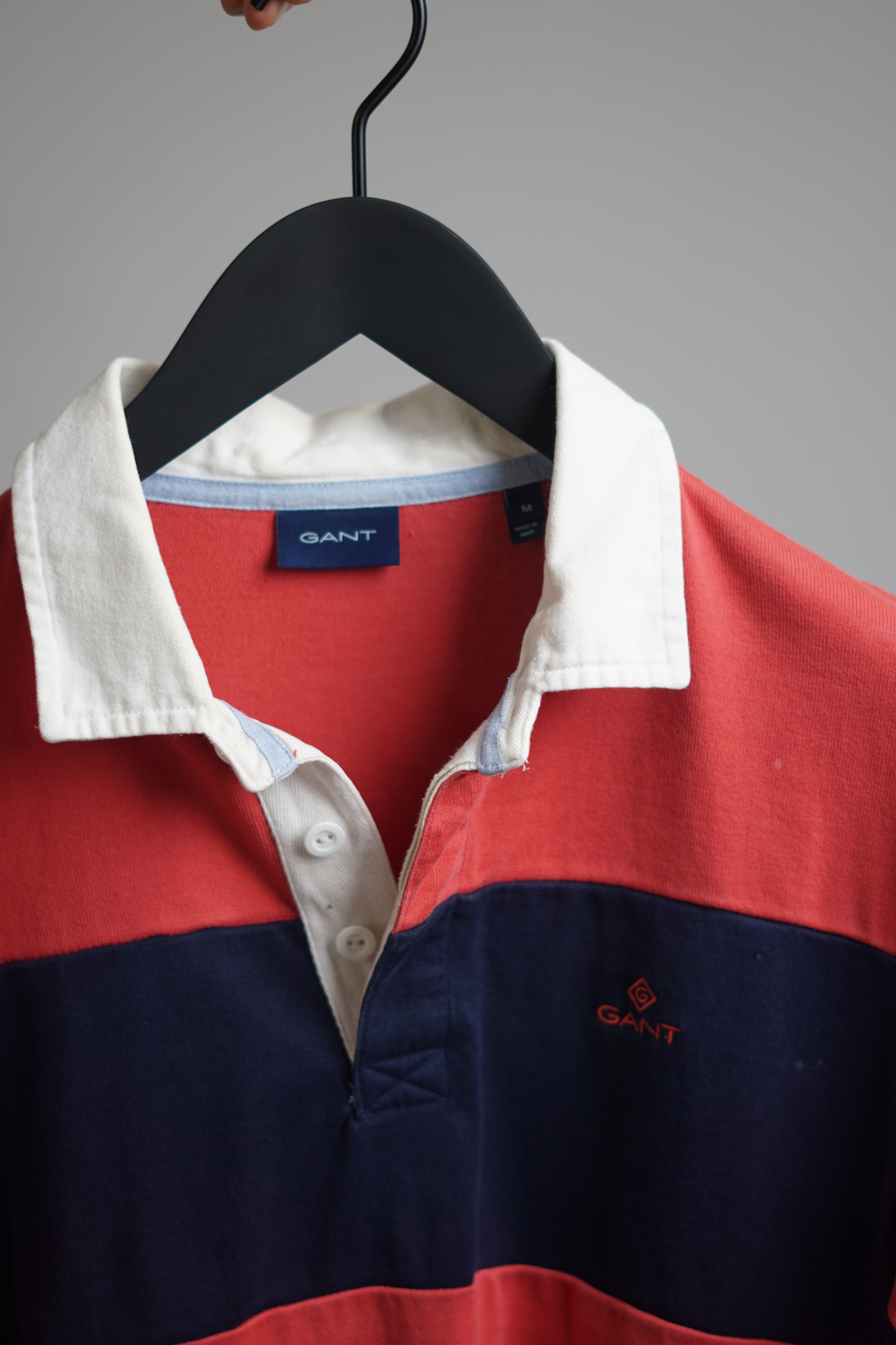 Gant Langärmliges Poloshirt in Rot und Marineblau