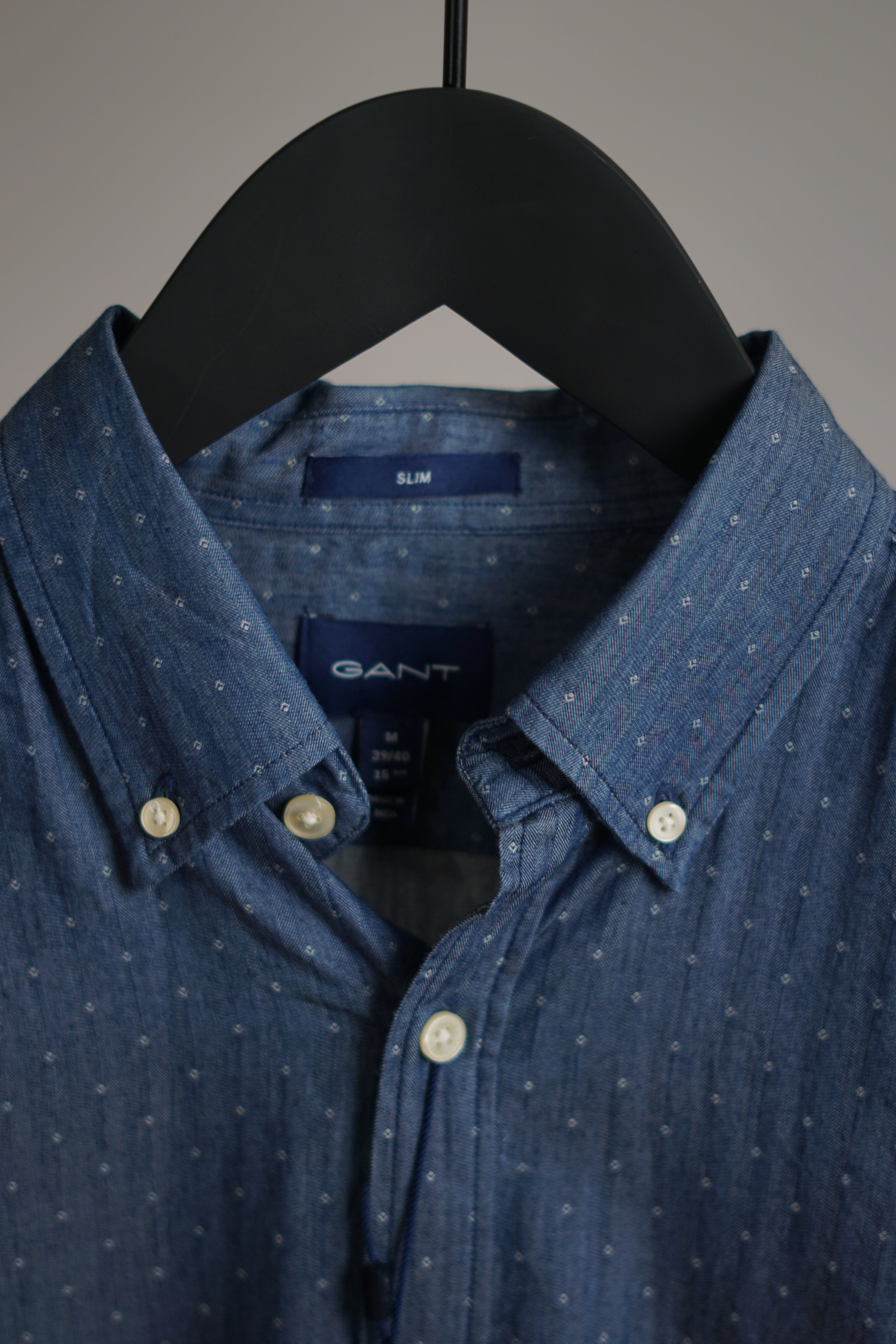 Gant – Blaues, schmales, weiß gepunktetes Hemd