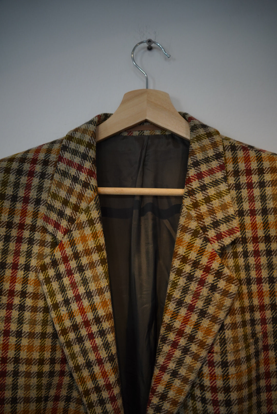 Hugo Boss Grey, Red and Darkgreen Checkered Lambswool Blazer