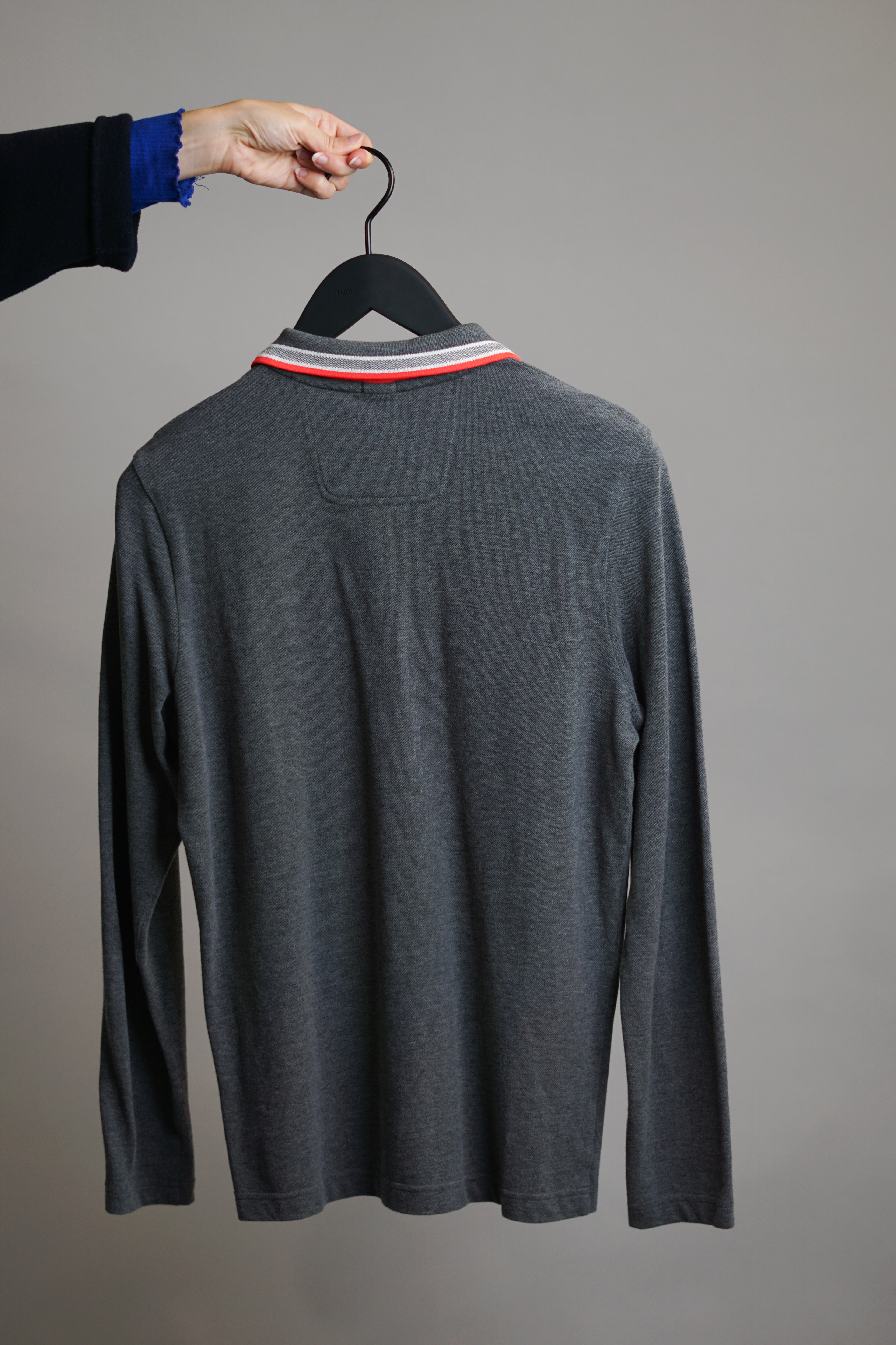 Hugo Boss – Graues, langärmliges Poloshirt mit moderner Passform