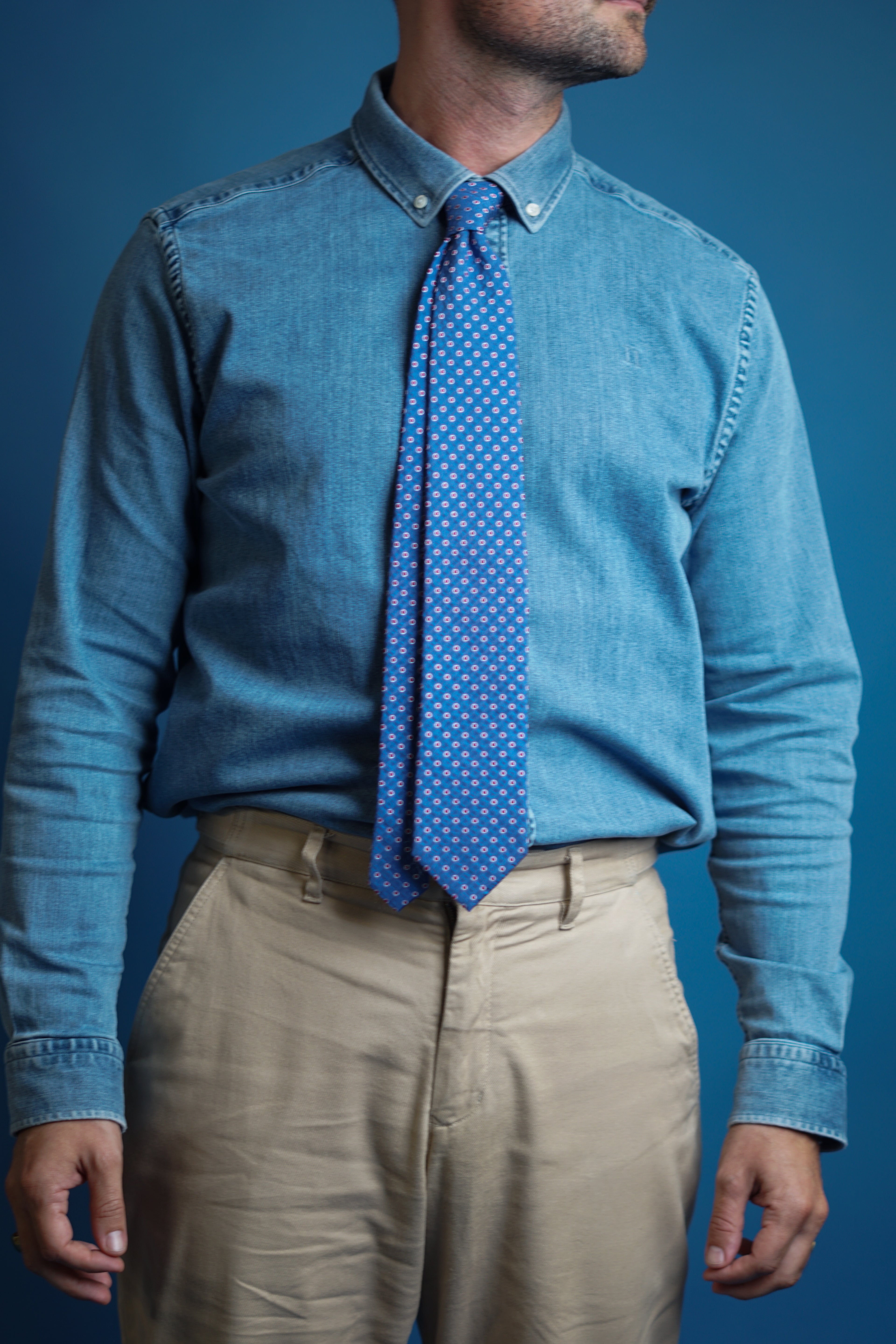 Hugo Boss Blue and Red Dotted Seersucker Silk Tie