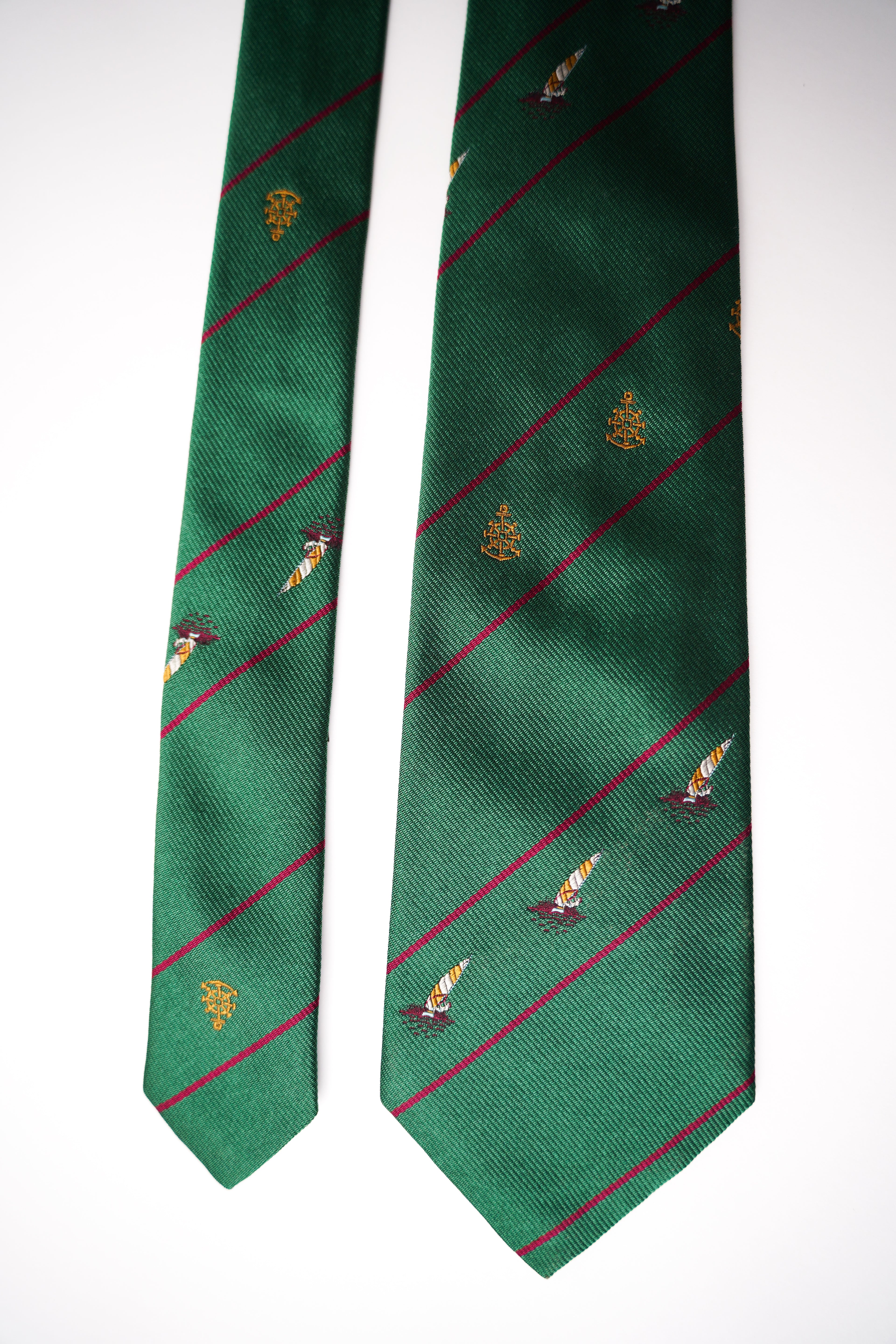 Diego Vintage Grüne Seidenkrawatte mit Ivy-League-Wappen