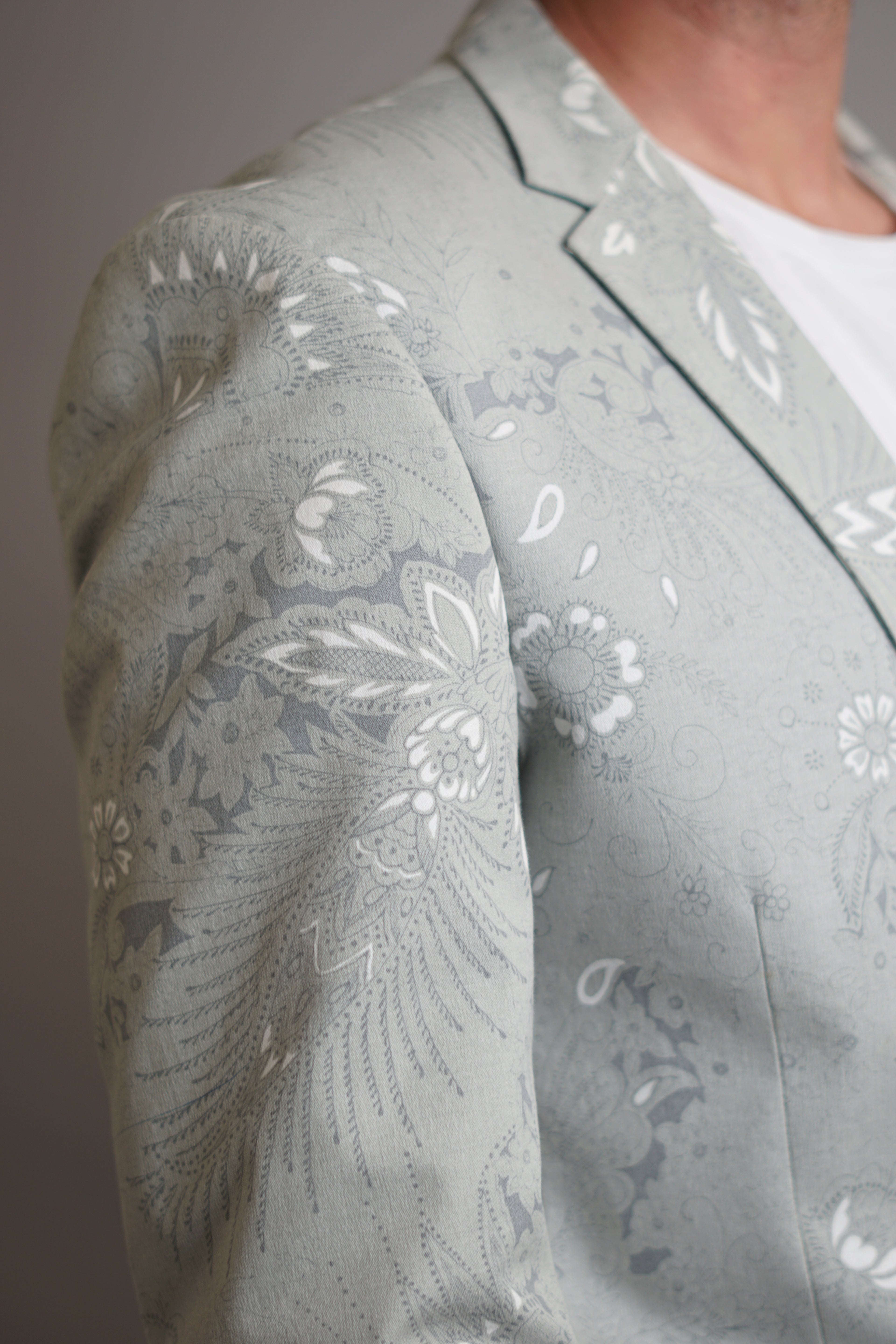 Bertoni Lightgrey Flower Pattern Blazer