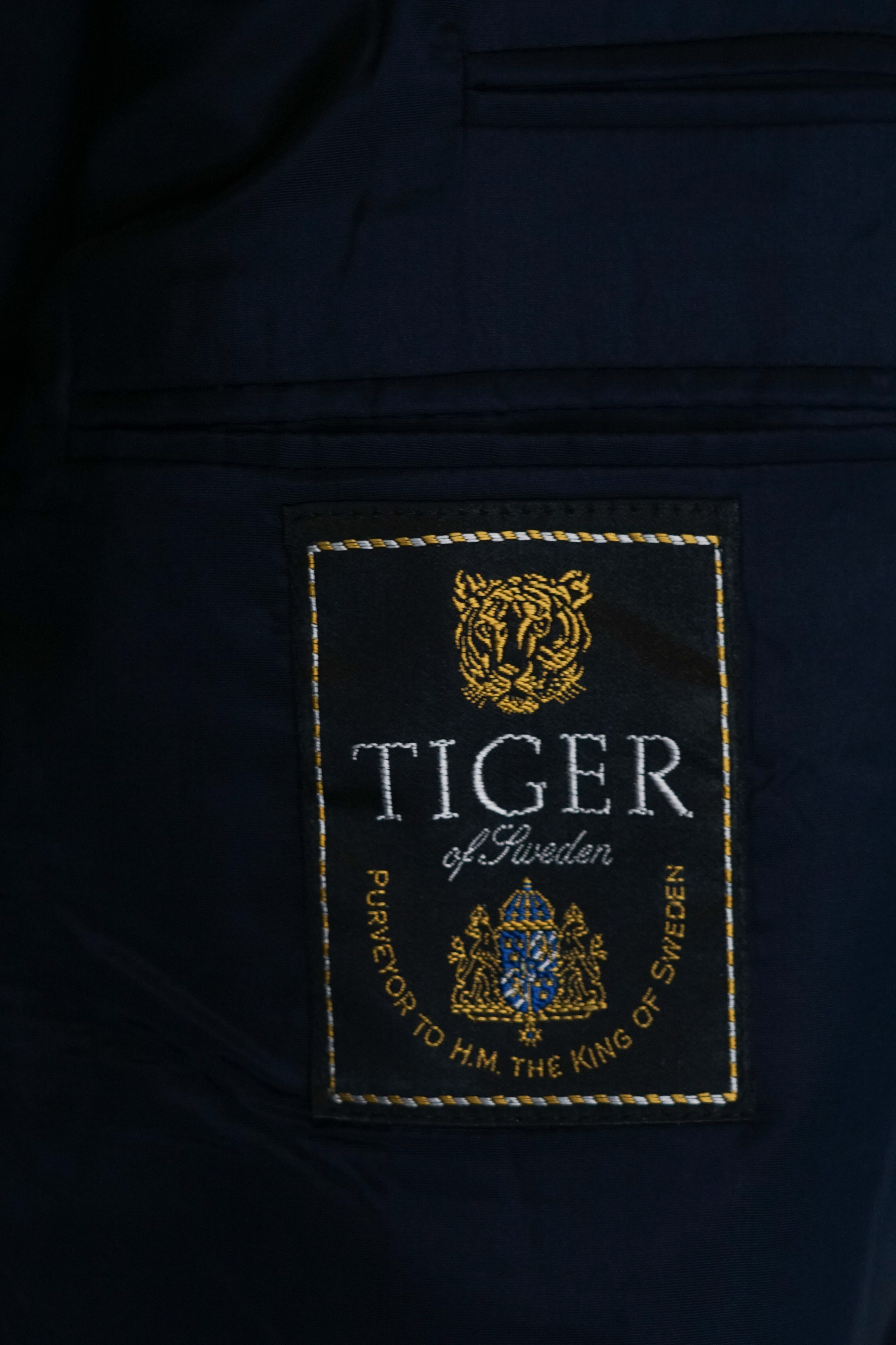 Tiger of Sweden – Zweireihiger Blazer mit Nadelstreifen in Marineblau