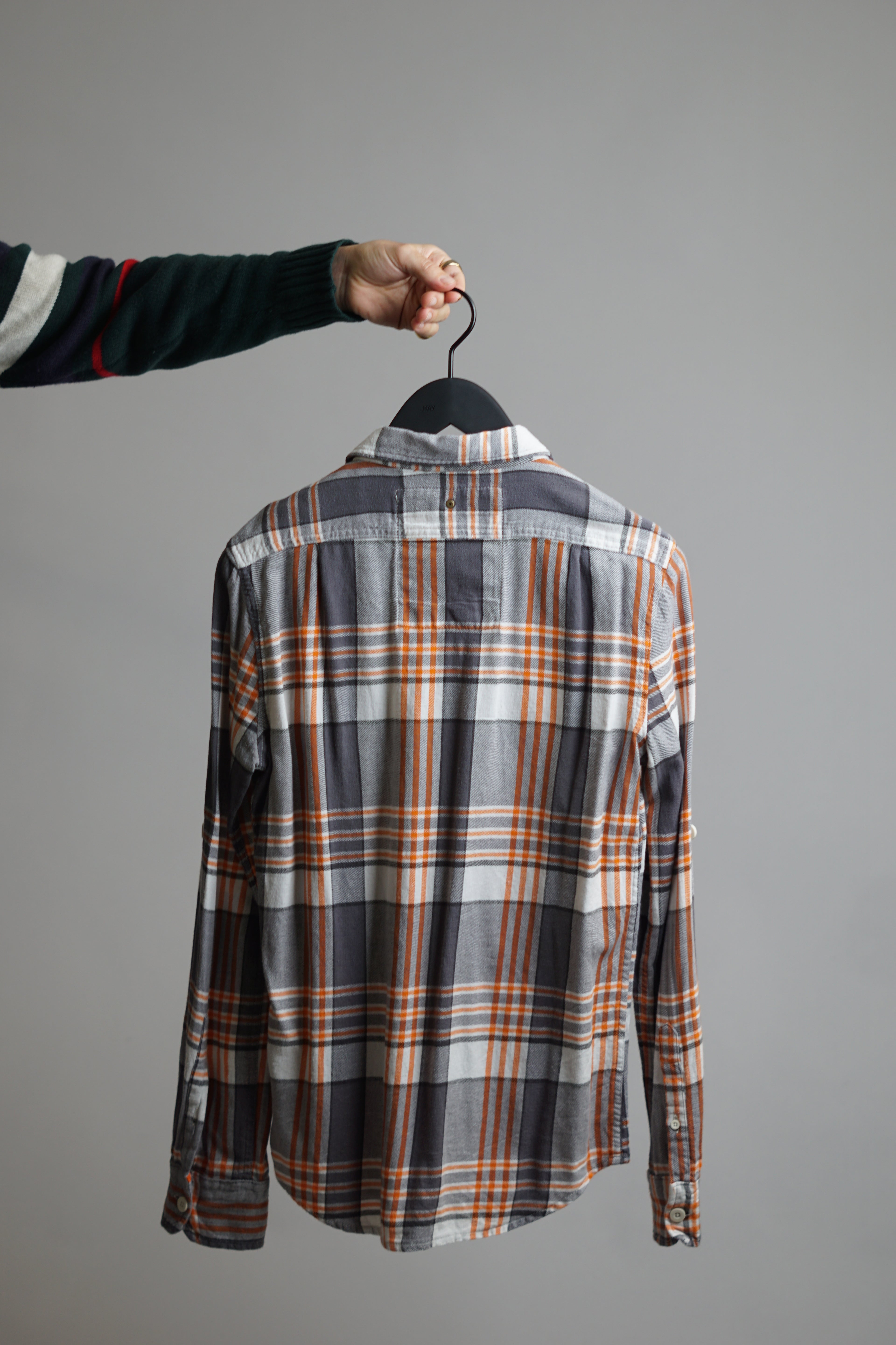 Superdry – Foresters – Kariertes Hemd in Grau und Orange