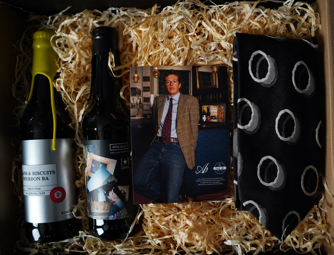 Gift box: Tiger of Sweden Black Ring Print Silk Tie