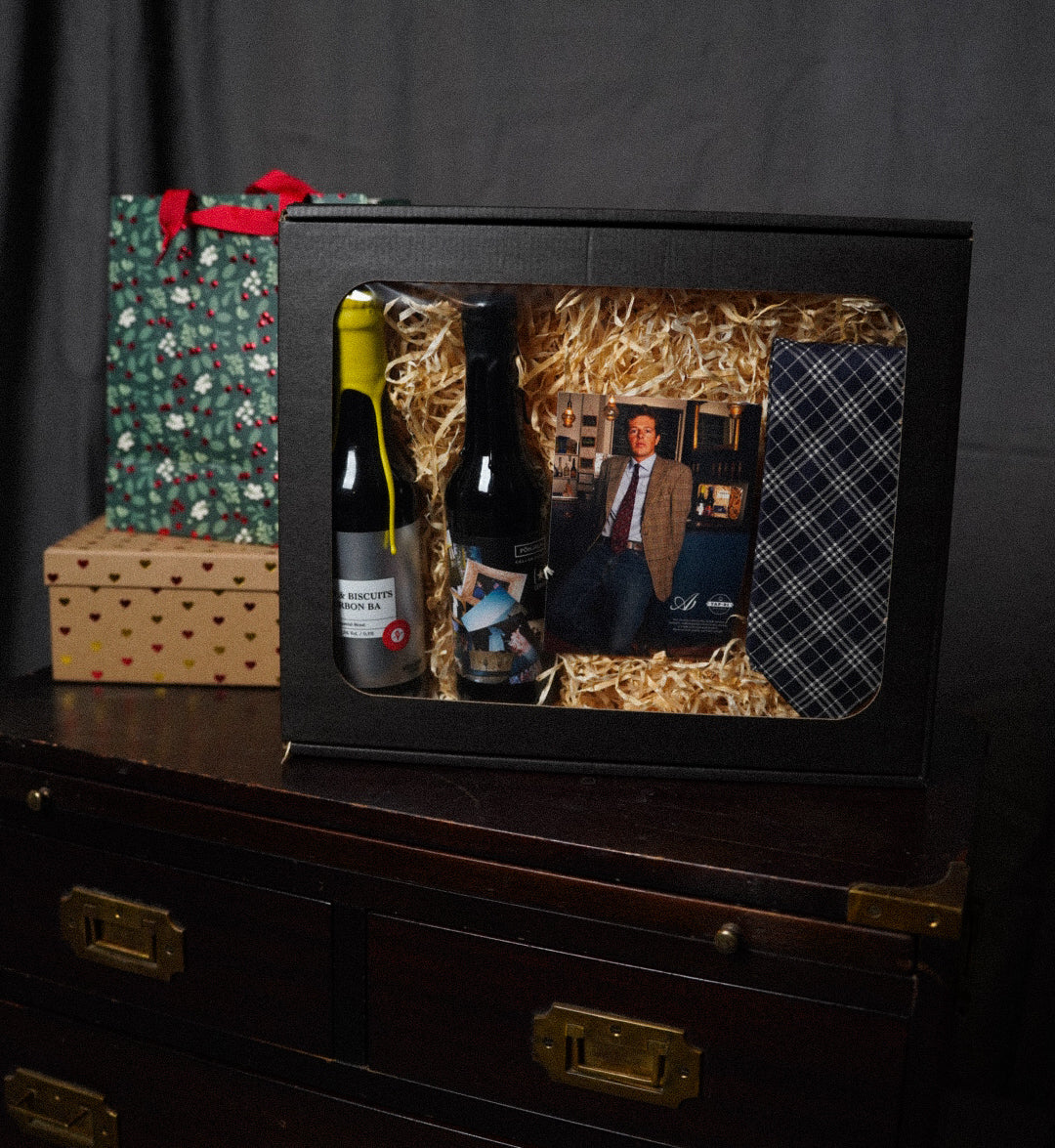 Gift box: Burberry Navy and Creme Iconic Burberry Checkered Silk Tie