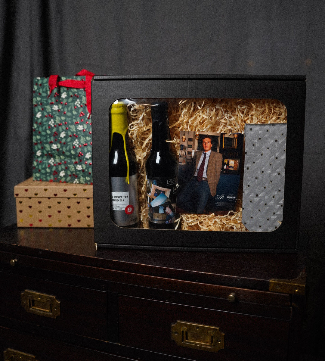 Gift box: Hugo Boss Lightgrey Square Dotted Silk Tie