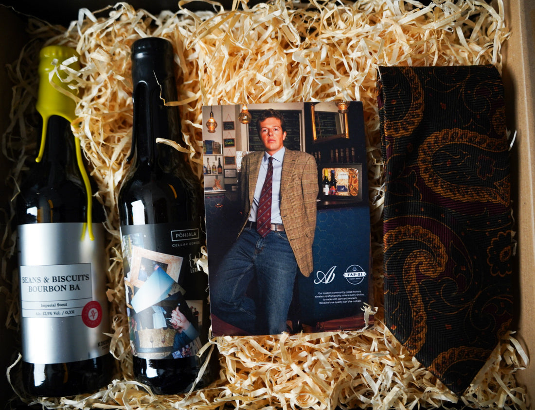 Gift box: Ermenegildo Zegna Darkred and Darkgreen Paisley Silk Tie