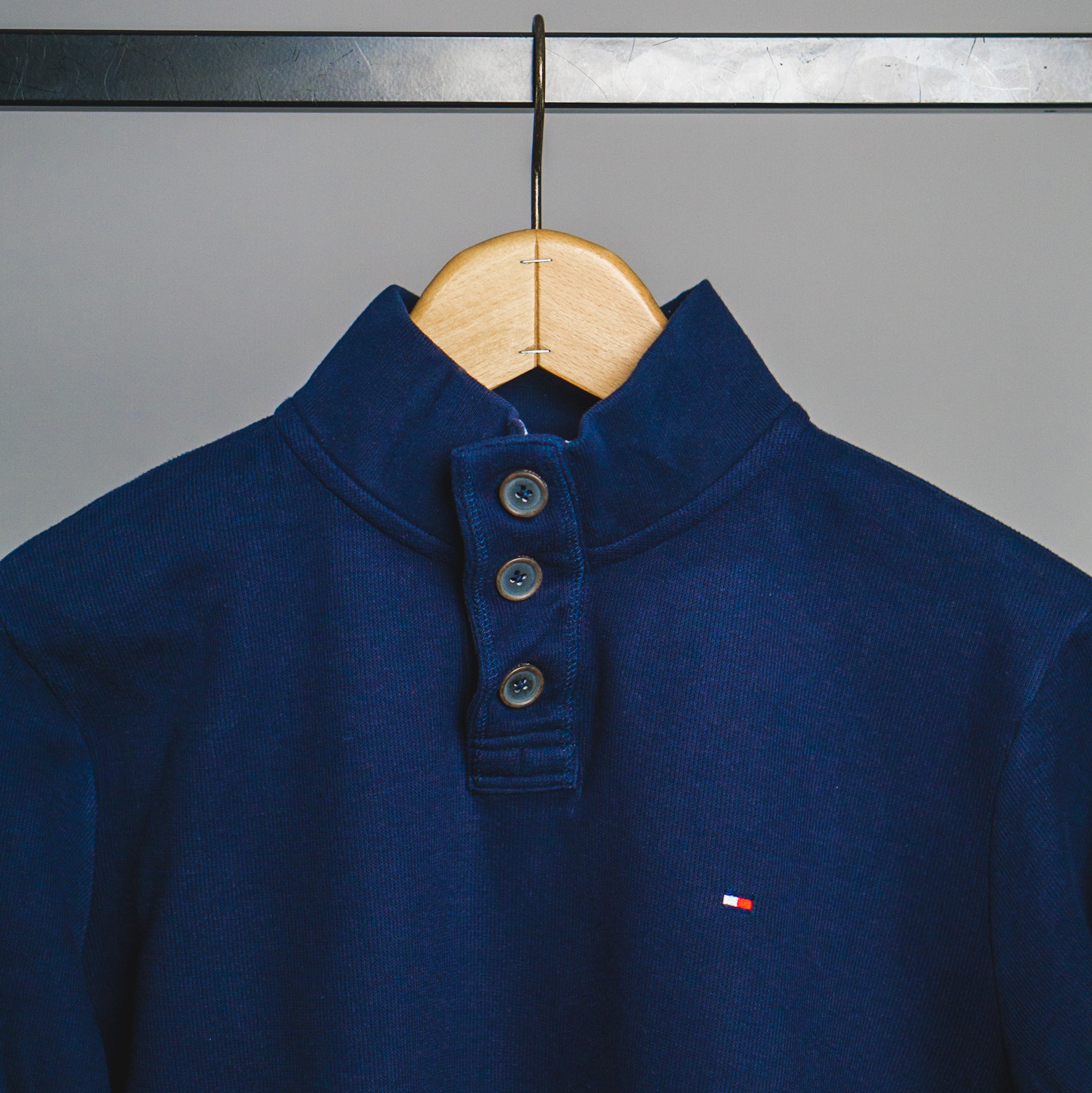 Tommy Hilfiger Dunkelblauer Baumwollstrick mit Knopfleiste