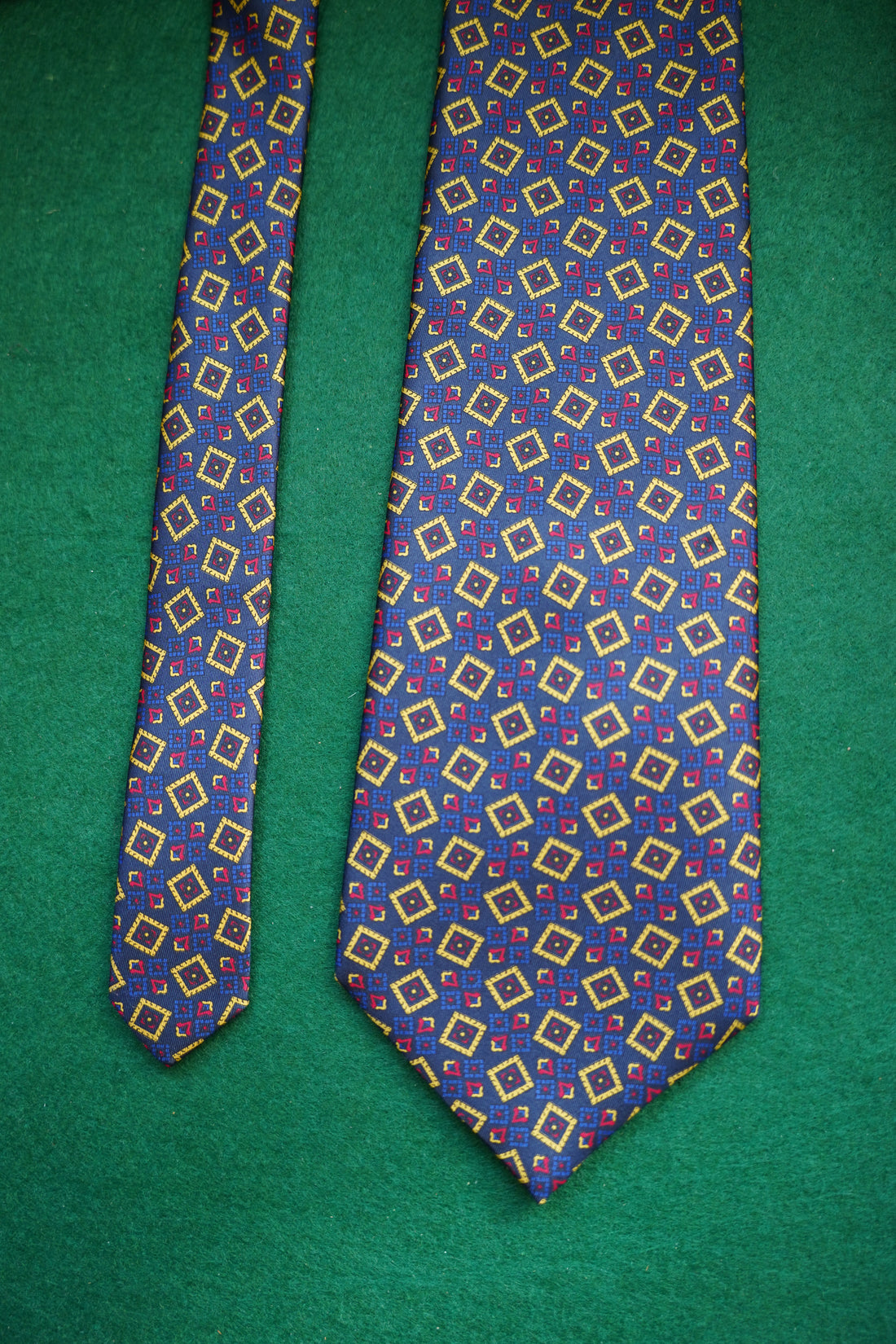 Da Vinci Blue, Yellow and Red Silk Tie