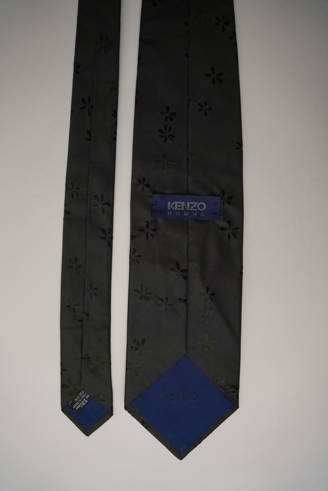 Kenzo Seidenkrawatte mit dunkelgrünem Blumenmuster