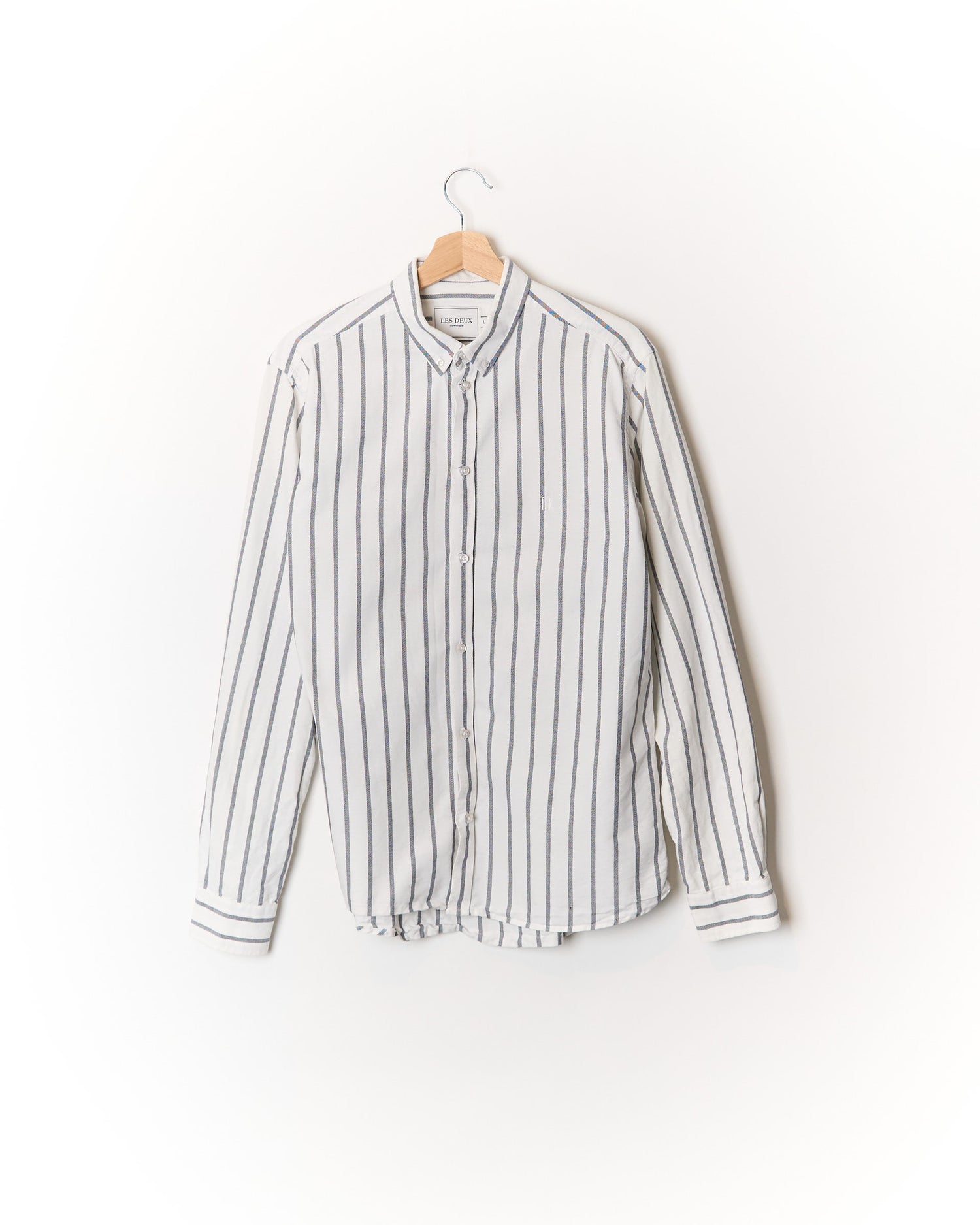 Les Deux gestreiftes Christoph Button-Down-Baumwollhemd in Weiß und Dunkelgrau