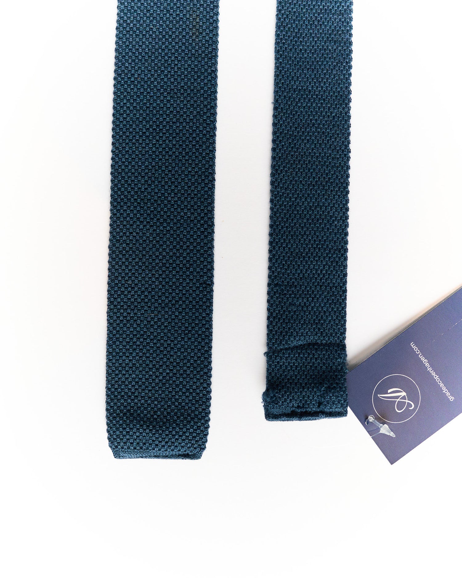 Strickkrawatte aus Wolle in Derby-Blau