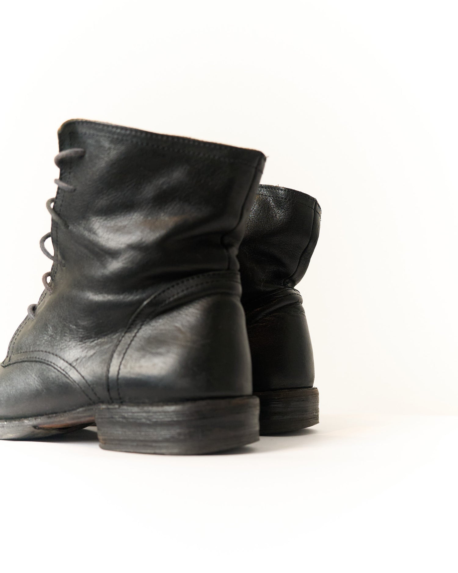 Fiorentini+Baker Schnürstiefeletten aus schwarzem Leder