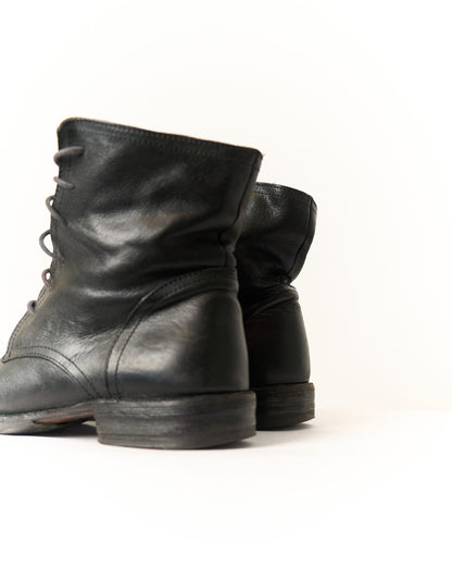 Fiorentini+Baker Schnürstiefeletten aus schwarzem Leder