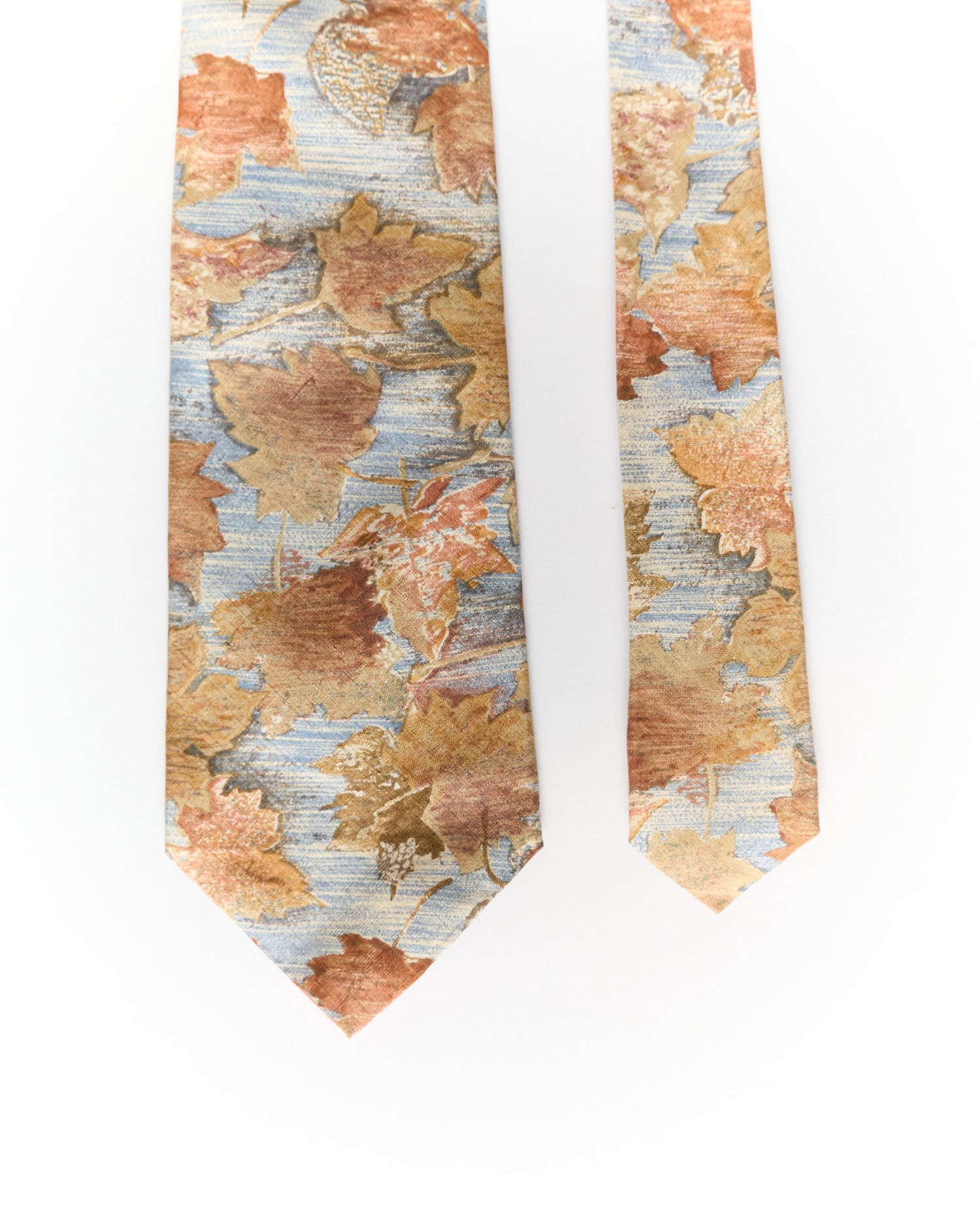 Hugo Boss Light Grey and Brown Leaf Print Silk Tie