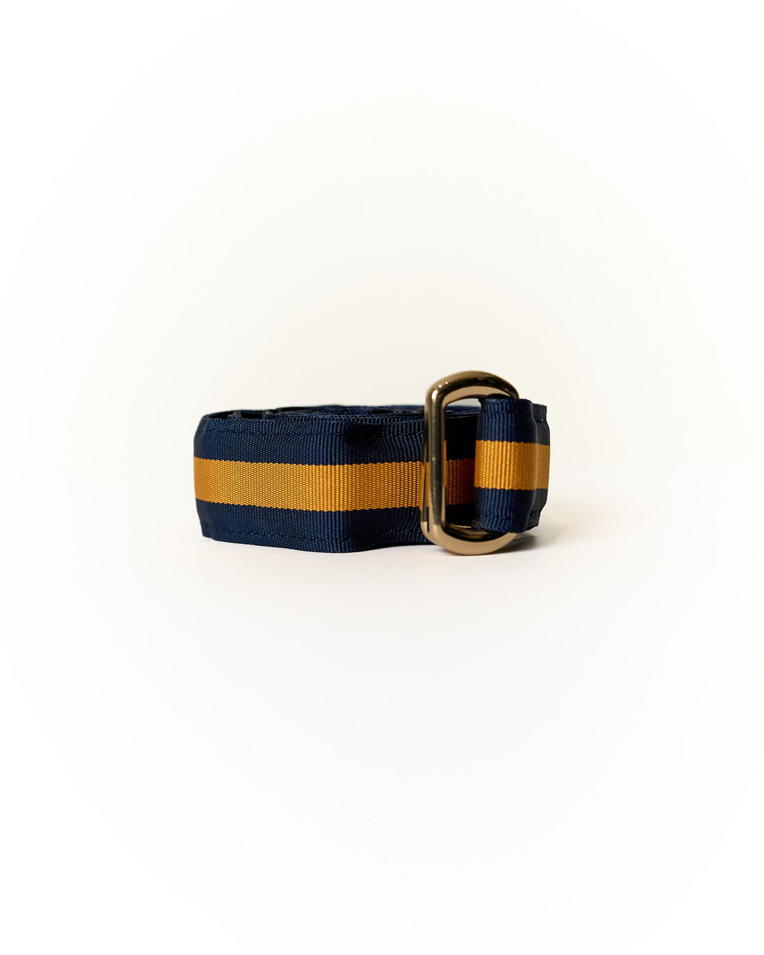 En Ivy Navy og gul D-Ring bælte