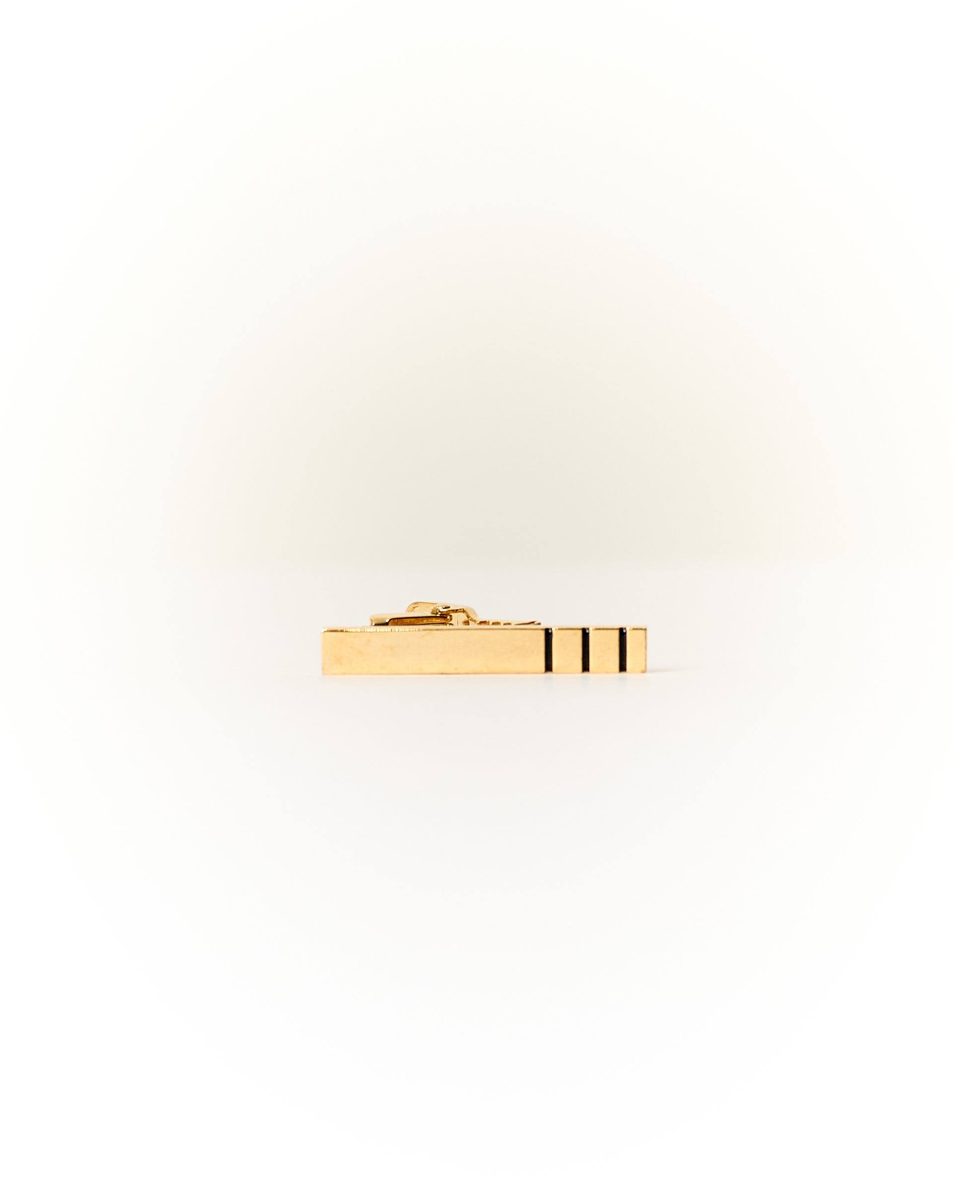 An Ivy Gold and Black Half-Length Tie Pin