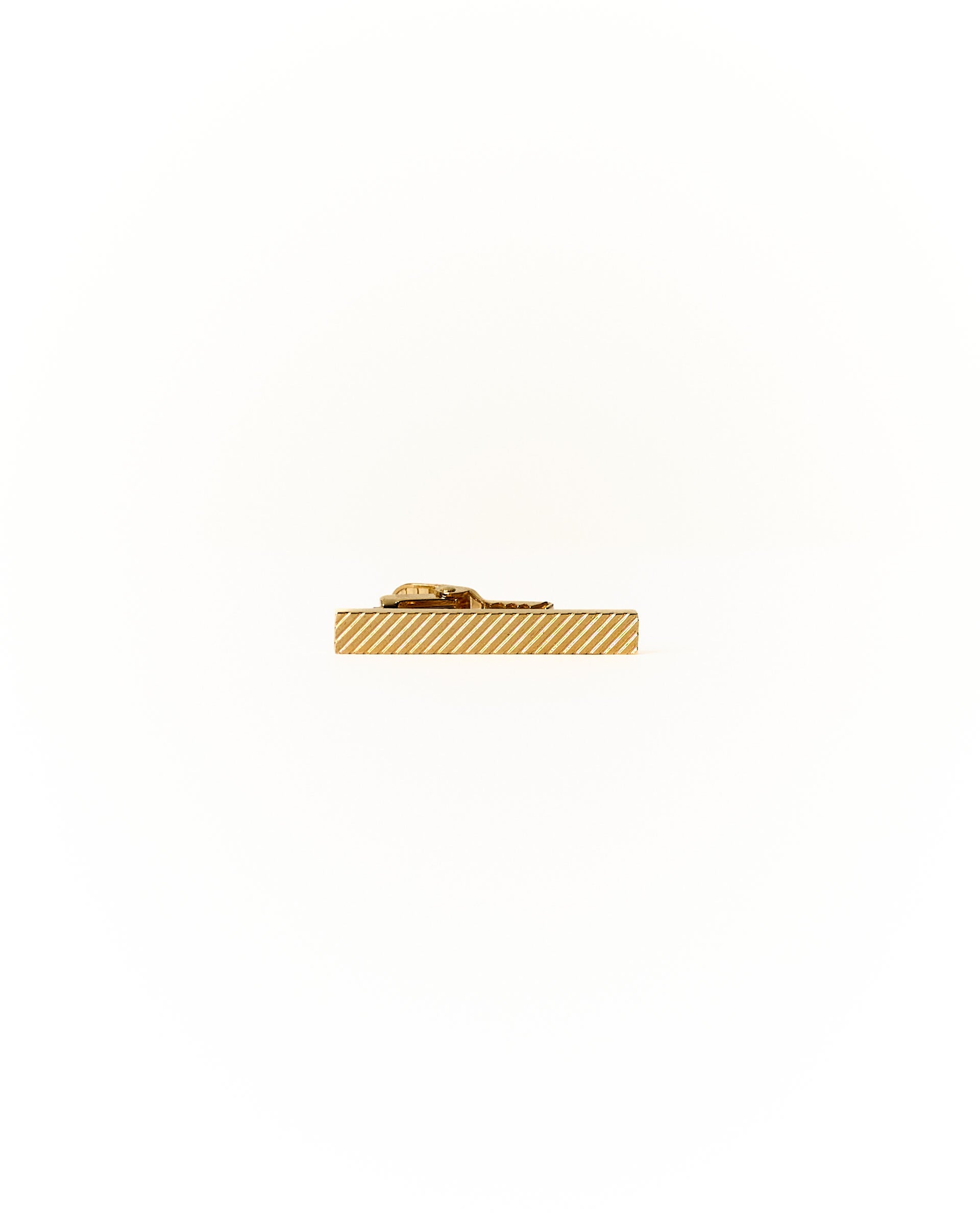 An Ivy Gold Striped Half-Length Tie Pin