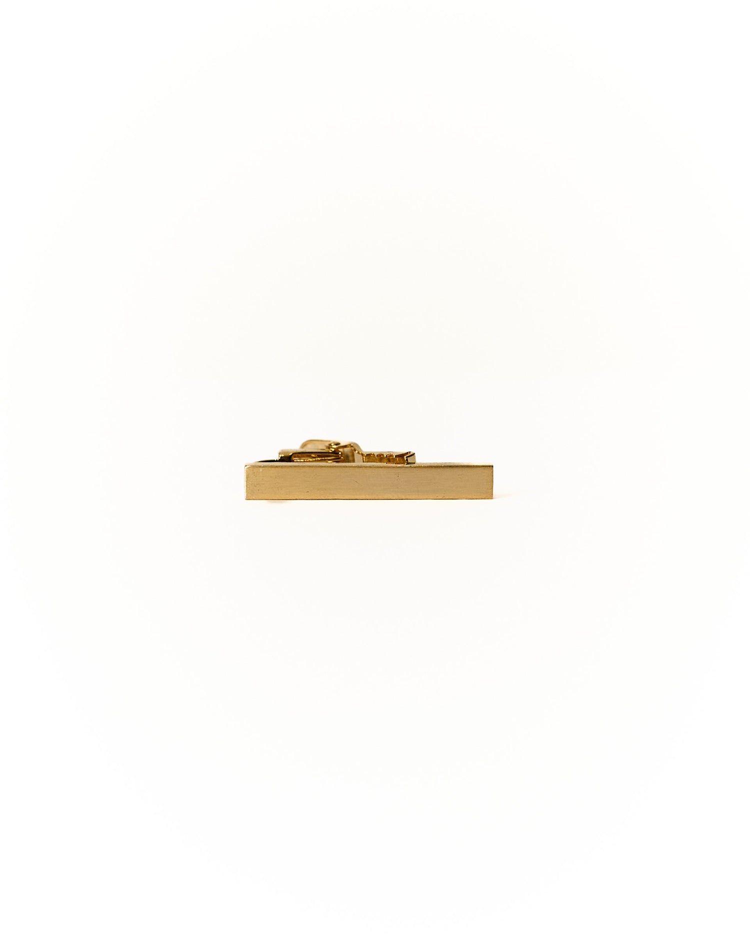An Ivy Gold Plain Half-Length Tie Pin