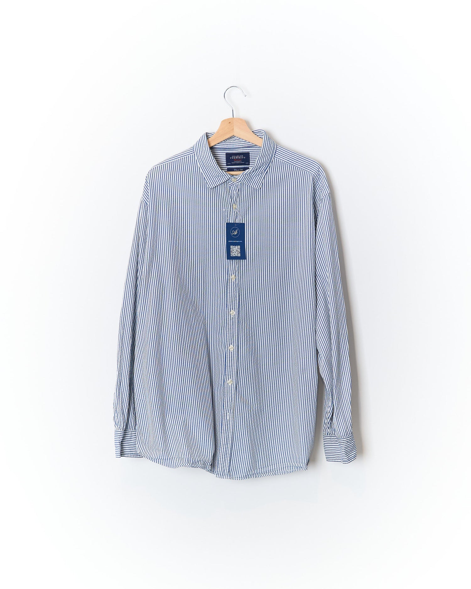 Charles Tyrwhitt Navy and White Striped Seersucker Weekend Classic Fit Cotton Shirt