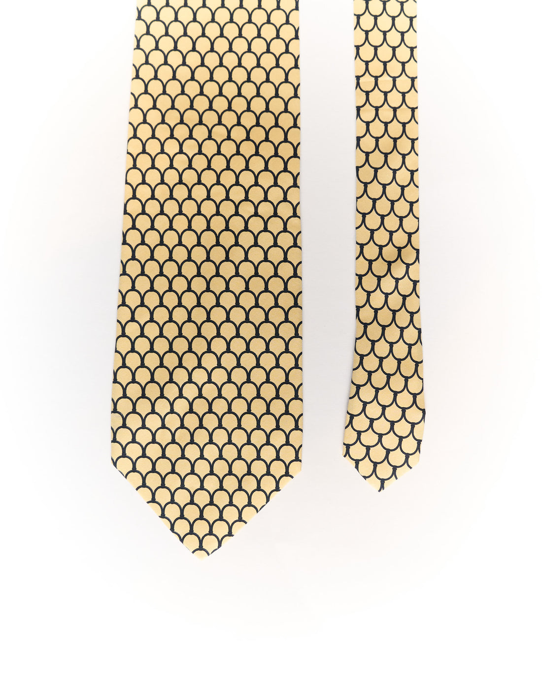 Paolo Gucci Vintage Cream and Navy Scallop Motif Silk Tie