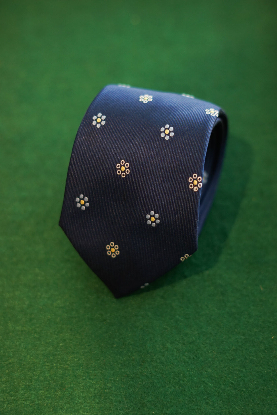 An Ivy Blue Flower Print Silk Tie