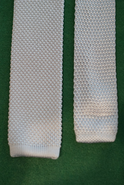 An Ivy Lightgrey Knit Tie