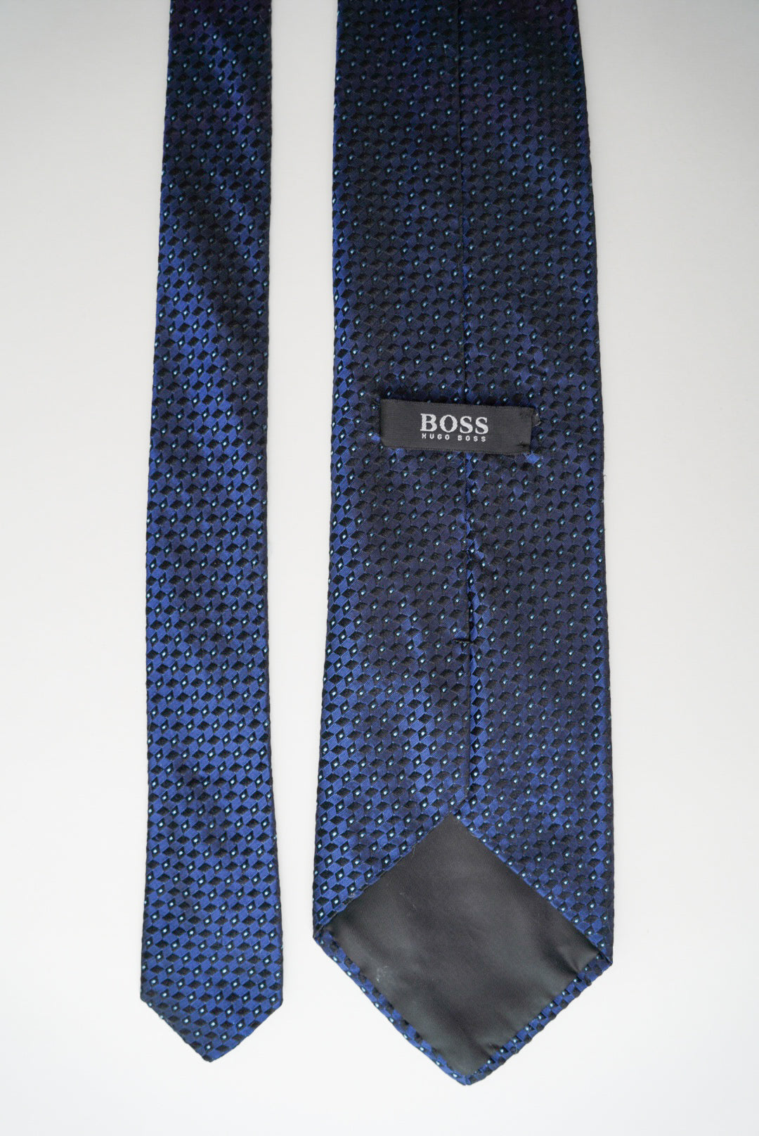 Hugo Boss Dunkelblaue gepunktete Seidenkrawatte