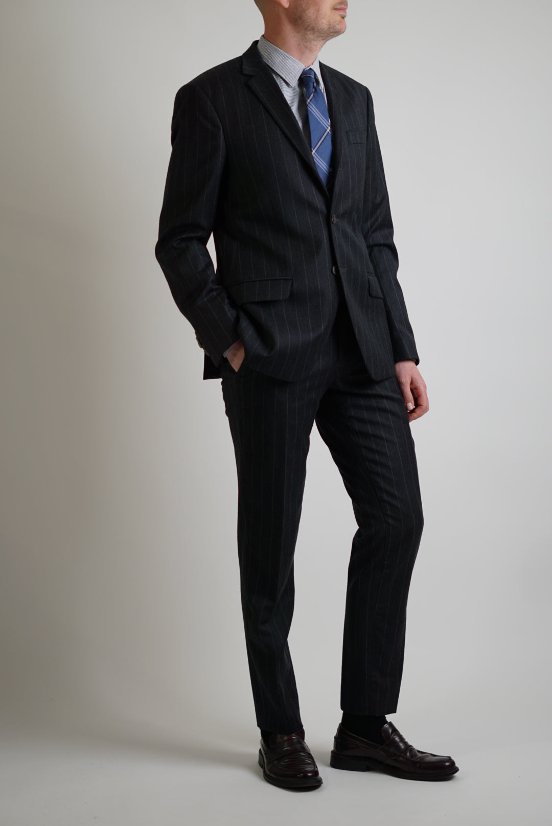 Bertoni Davidsen Darkblue Pin-Striped Full Suit