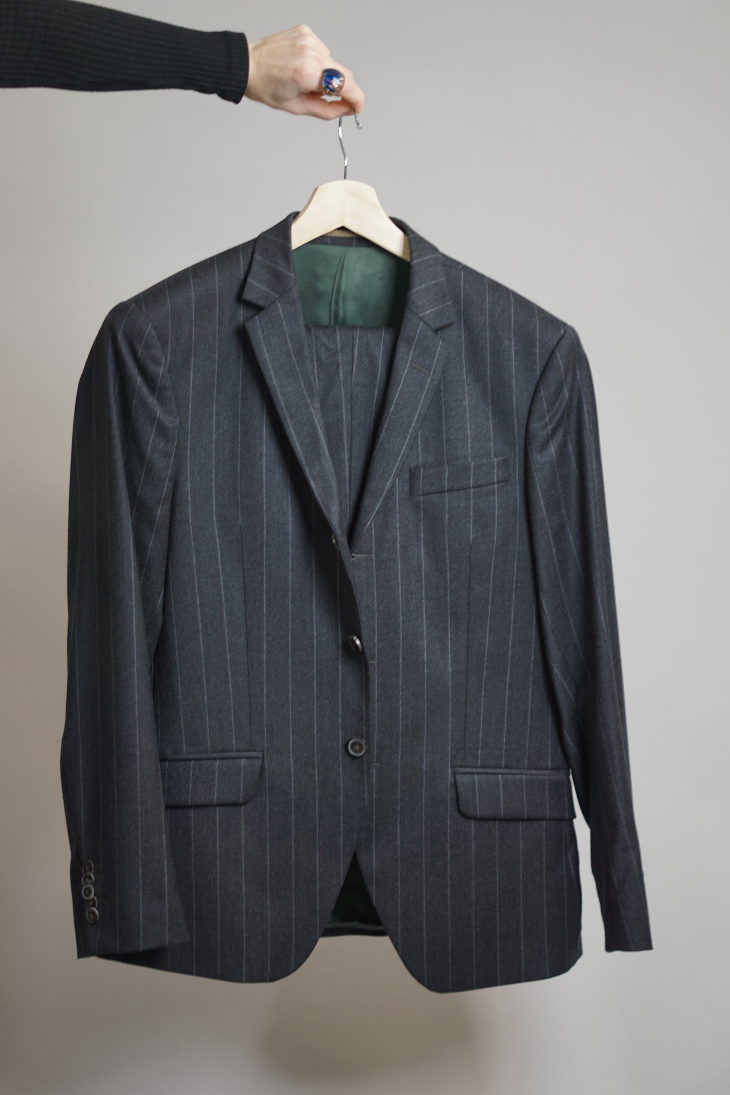 Bertoni Davidsen Darkblue Pin-Striped Full Suit