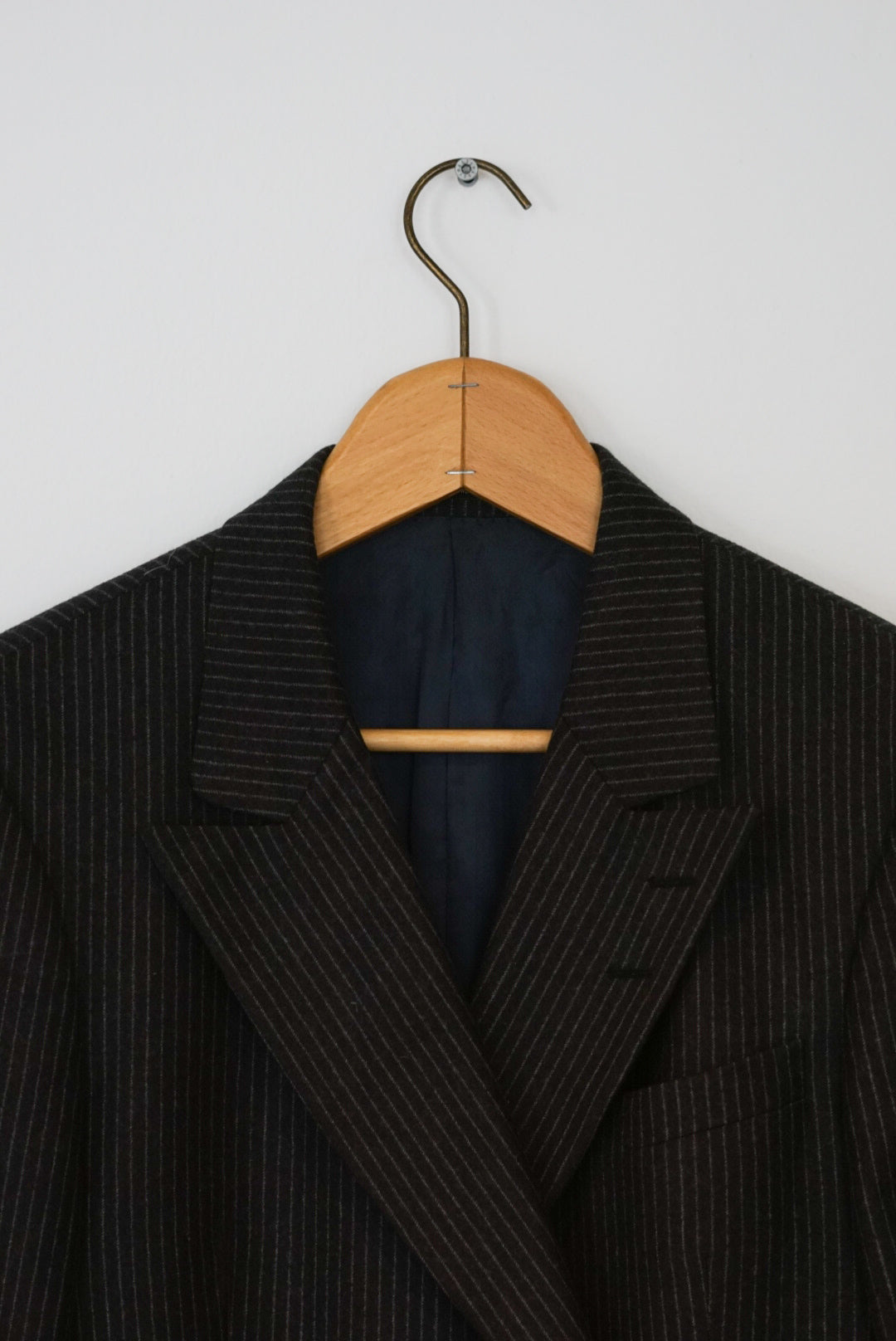 Tiger of Sweden – Doppelreihiger Blazer aus Baumwolle mit dunklen Nadelstreifen