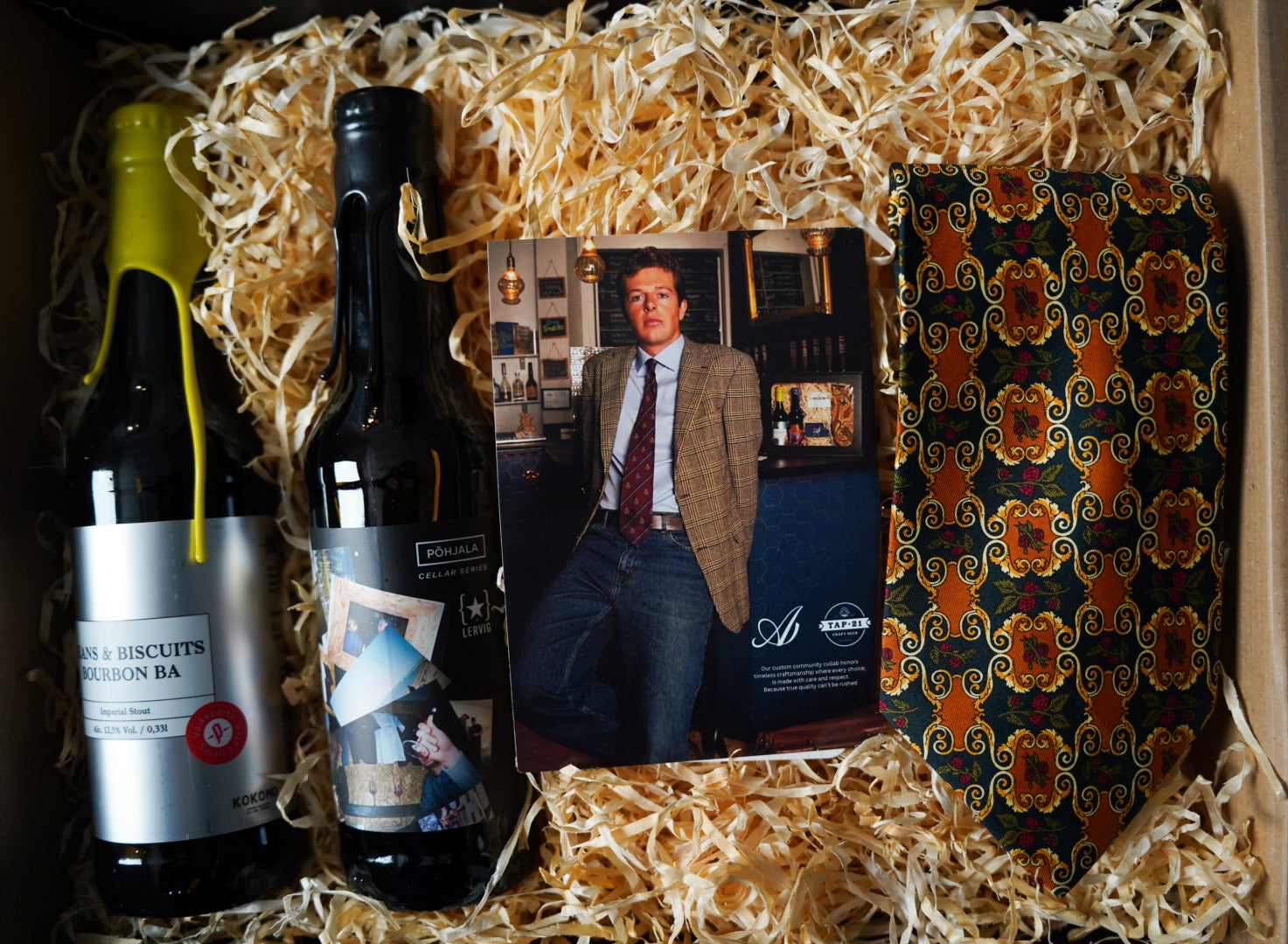 Gift box: Henry Christian Green and Yellow Leaf Print Vintage Silk Tie