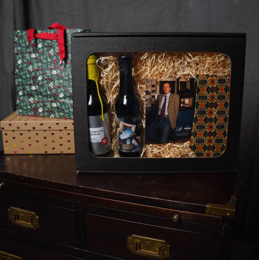 Gift box: Henry Christian Green and Yellow Leaf Print Vintage Silk Tie