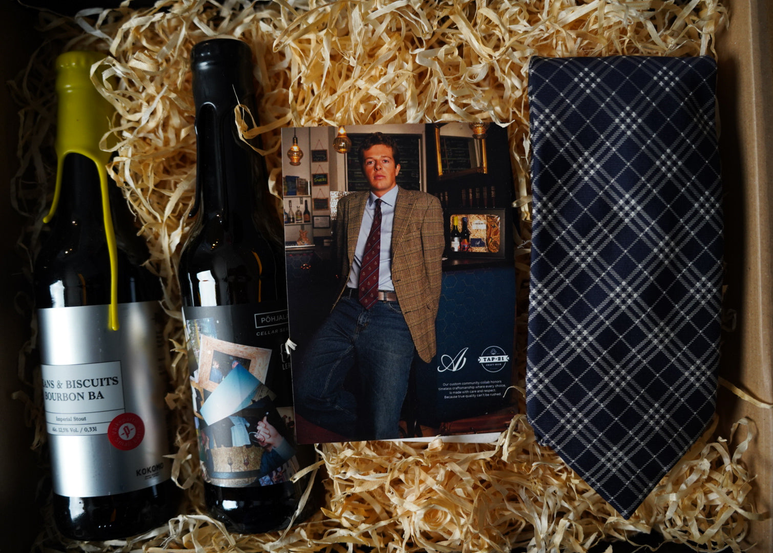 Gift box: Burberry Navy and Creme Iconic Burberry Checkered Silk Tie