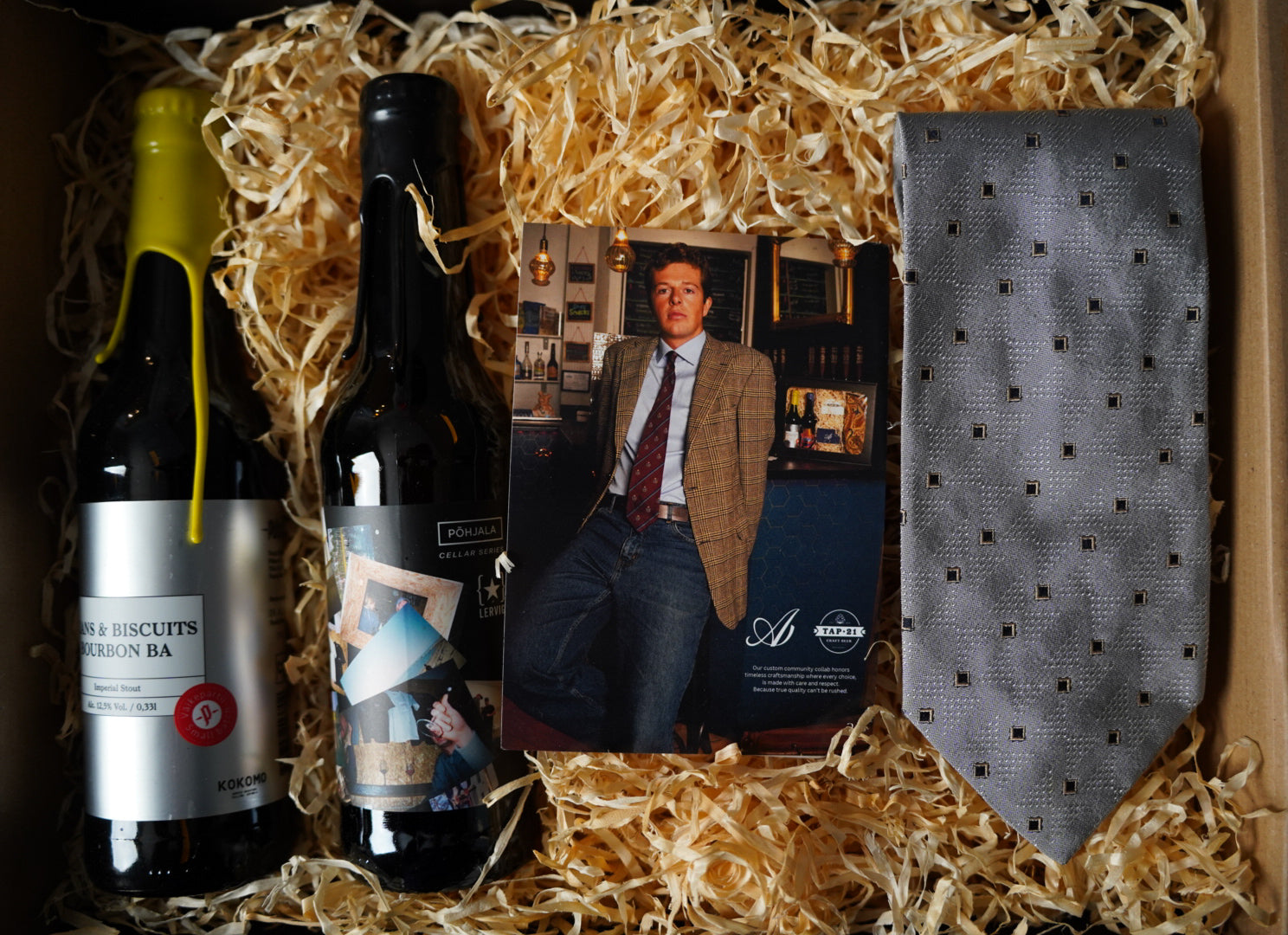 Gift box: Hugo Boss Lightgrey Square Dotted Silk Tie