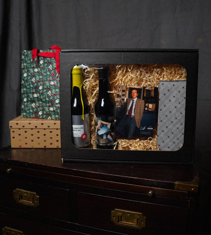 Gift box: Hugo Boss Lightgrey Square Dotted Silk Tie