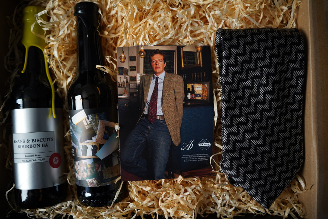 Gift box: Giorgio Armani Black and White Armani Collezioni Silk Tie