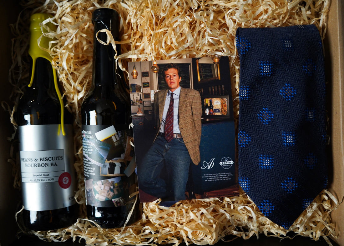 Gift box: Gant Vintage Navy Square Print Silk Tie