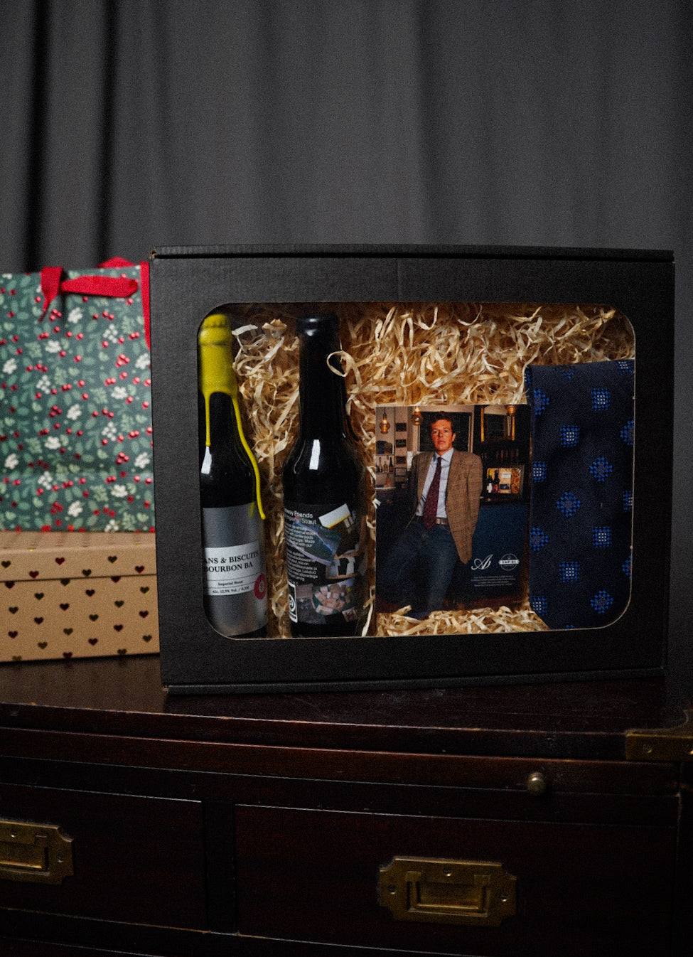 Gift box: Gant Vintage Navy Square Print Silk Tie