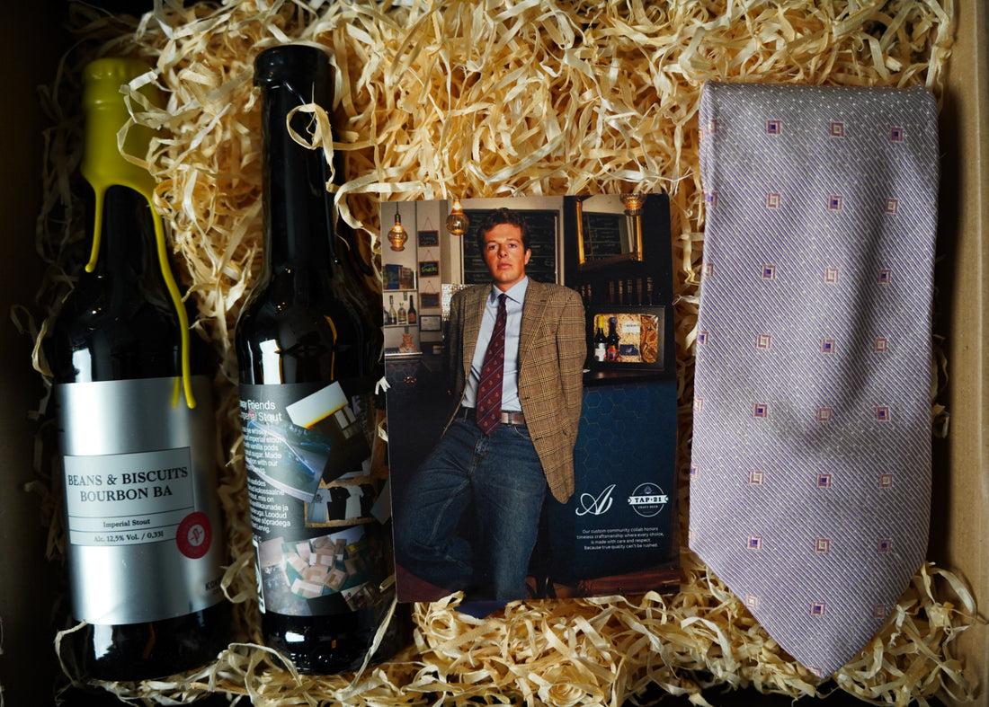 Gift box: Gianni Versace Pink Striped and Dotted Vintage Slik Tie