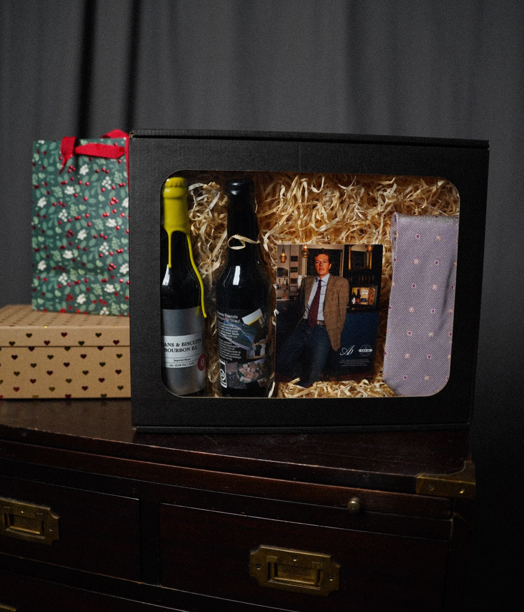 Gift box: Gianni Versace Pink Striped and Dotted Vintage Slik Tie